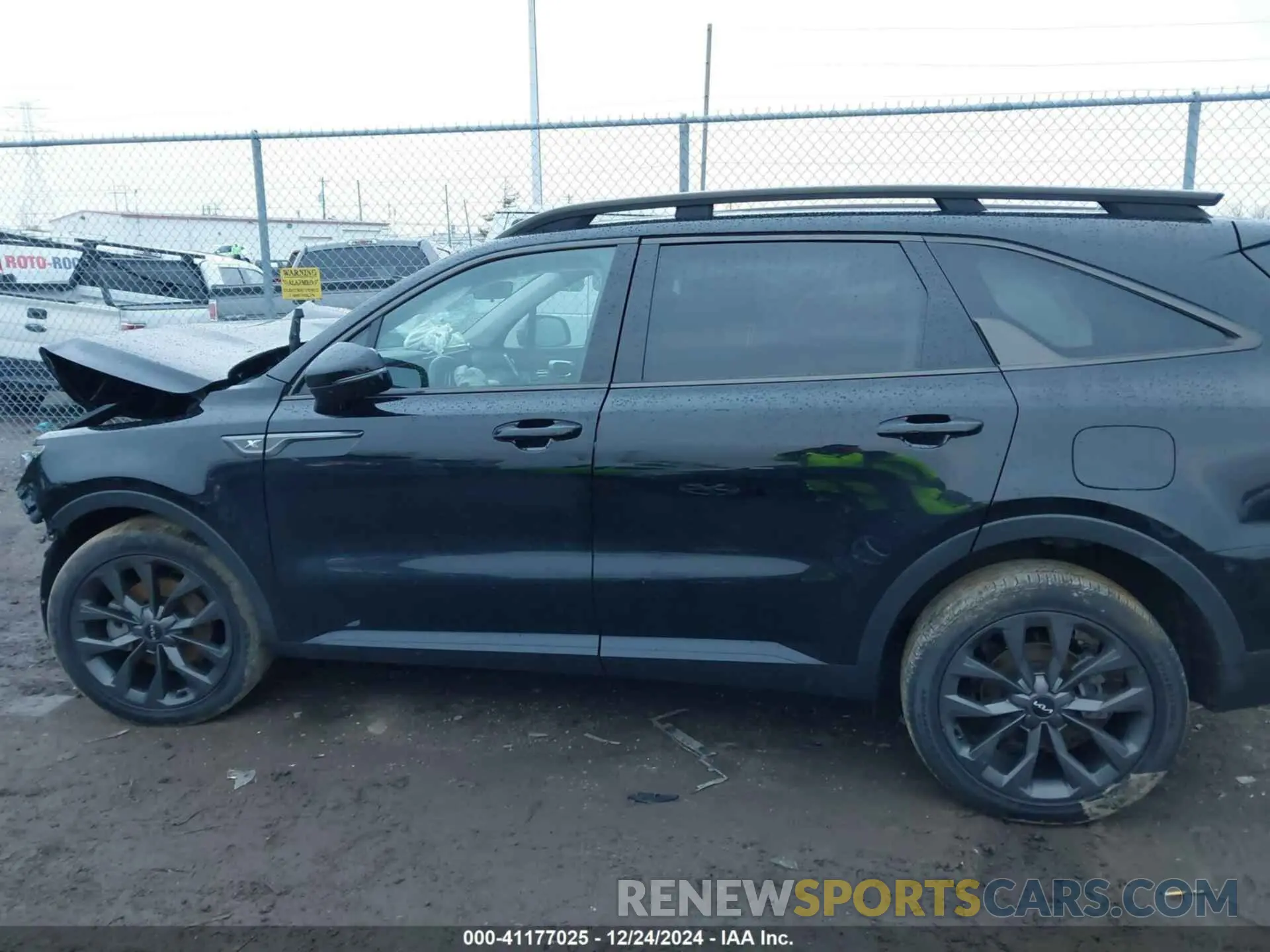 14 Photograph of a damaged car 5XYRHDLF8NG153282 KIA SORENTO 2022