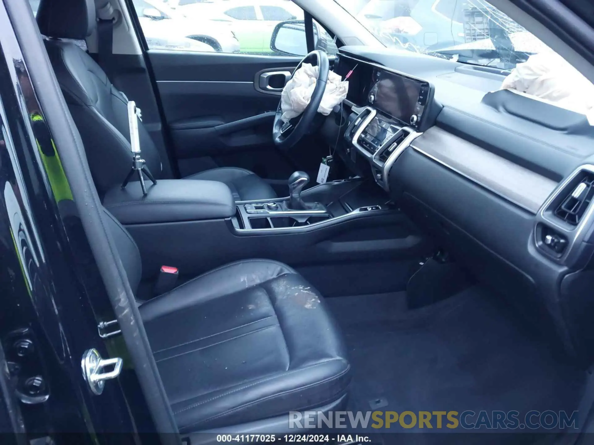 5 Photograph of a damaged car 5XYRHDLF8NG153282 KIA SORENTO 2022