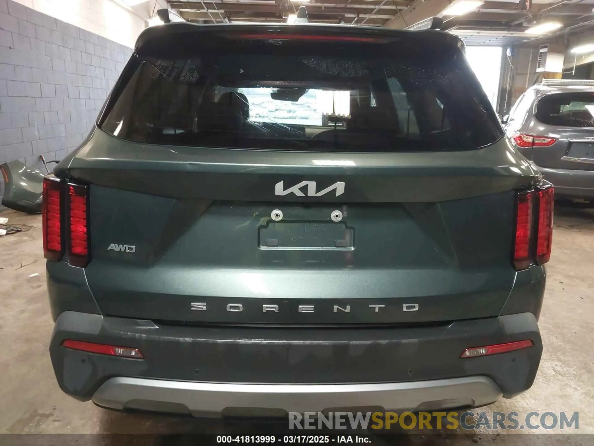 17 Photograph of a damaged car 5XYRHDLFXNG078956 KIA SORENTO 2022