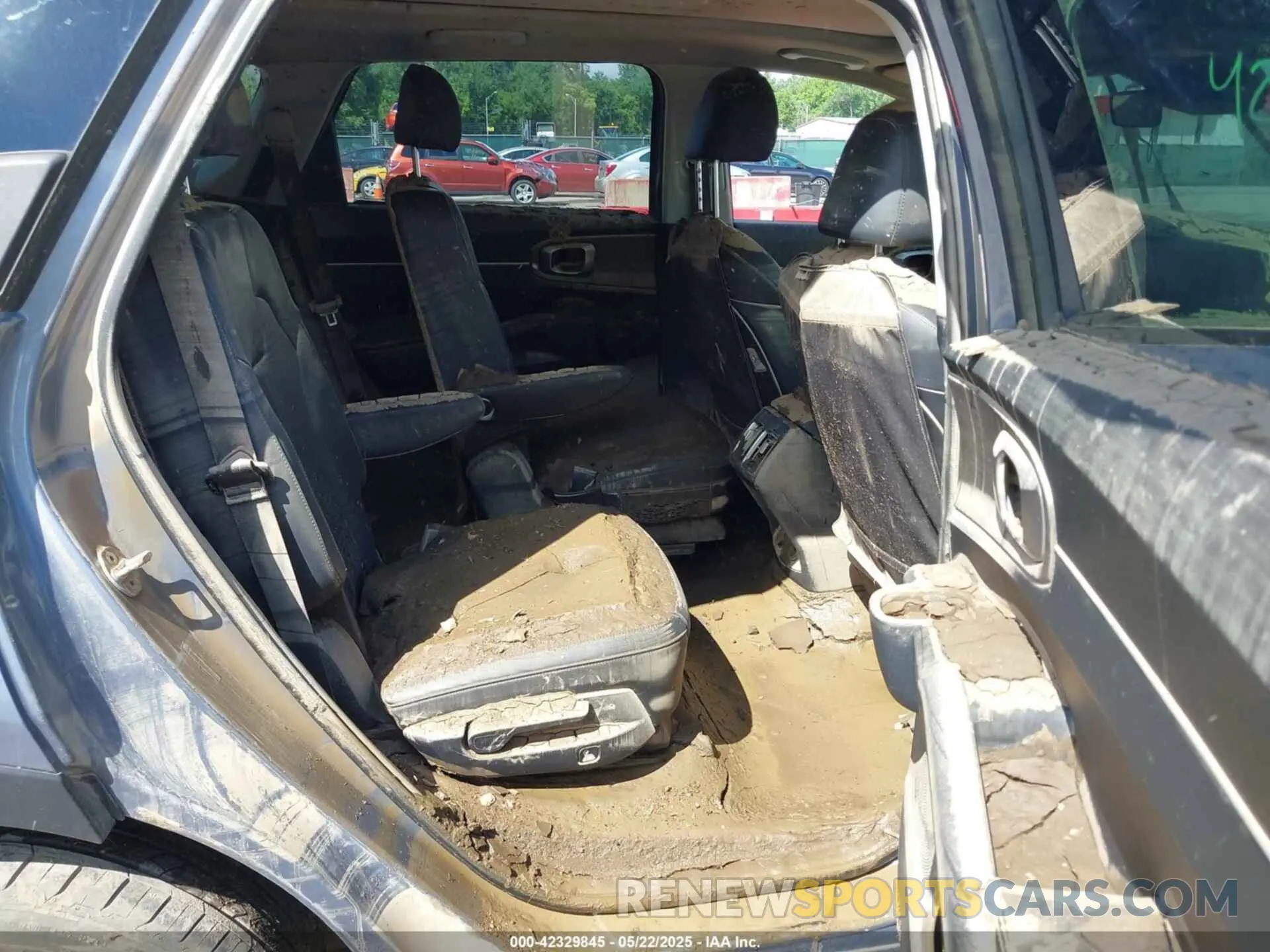 8 Photograph of a damaged car 5XYRHDLFXNG108778 KIA SORENTO 2022