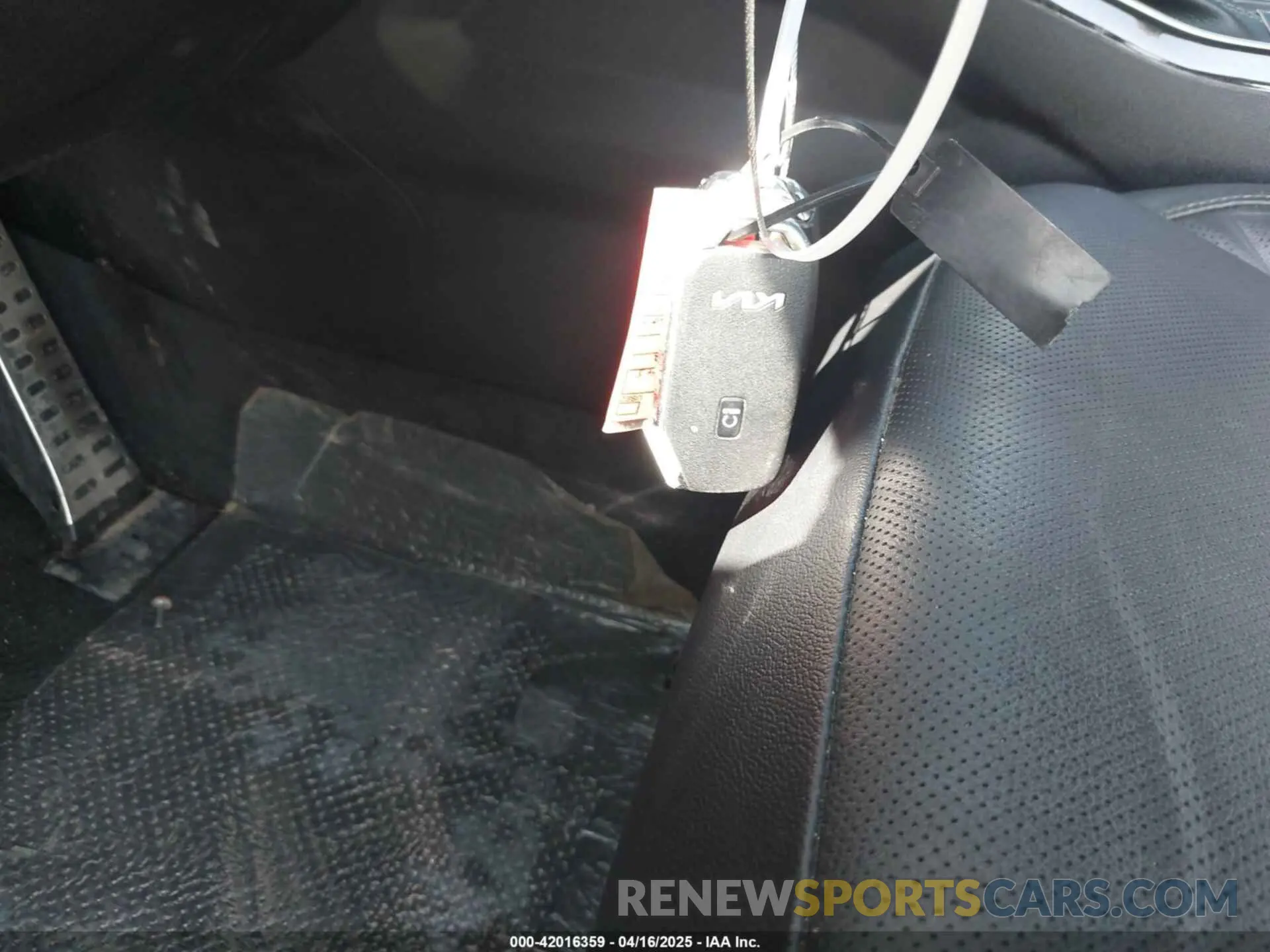 11 Photograph of a damaged car 5XYRK4LF1NG078345 KIA SORENTO 2022