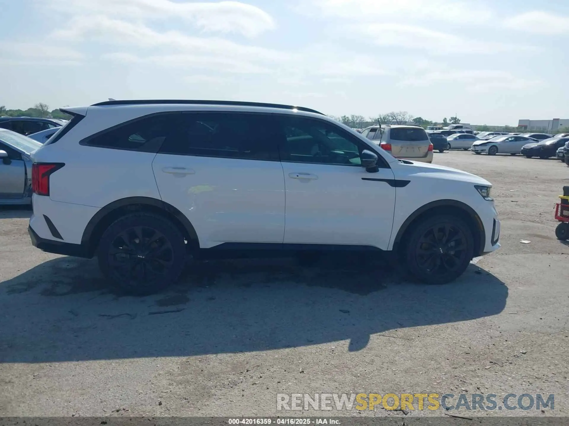 13 Photograph of a damaged car 5XYRK4LF1NG078345 KIA SORENTO 2022