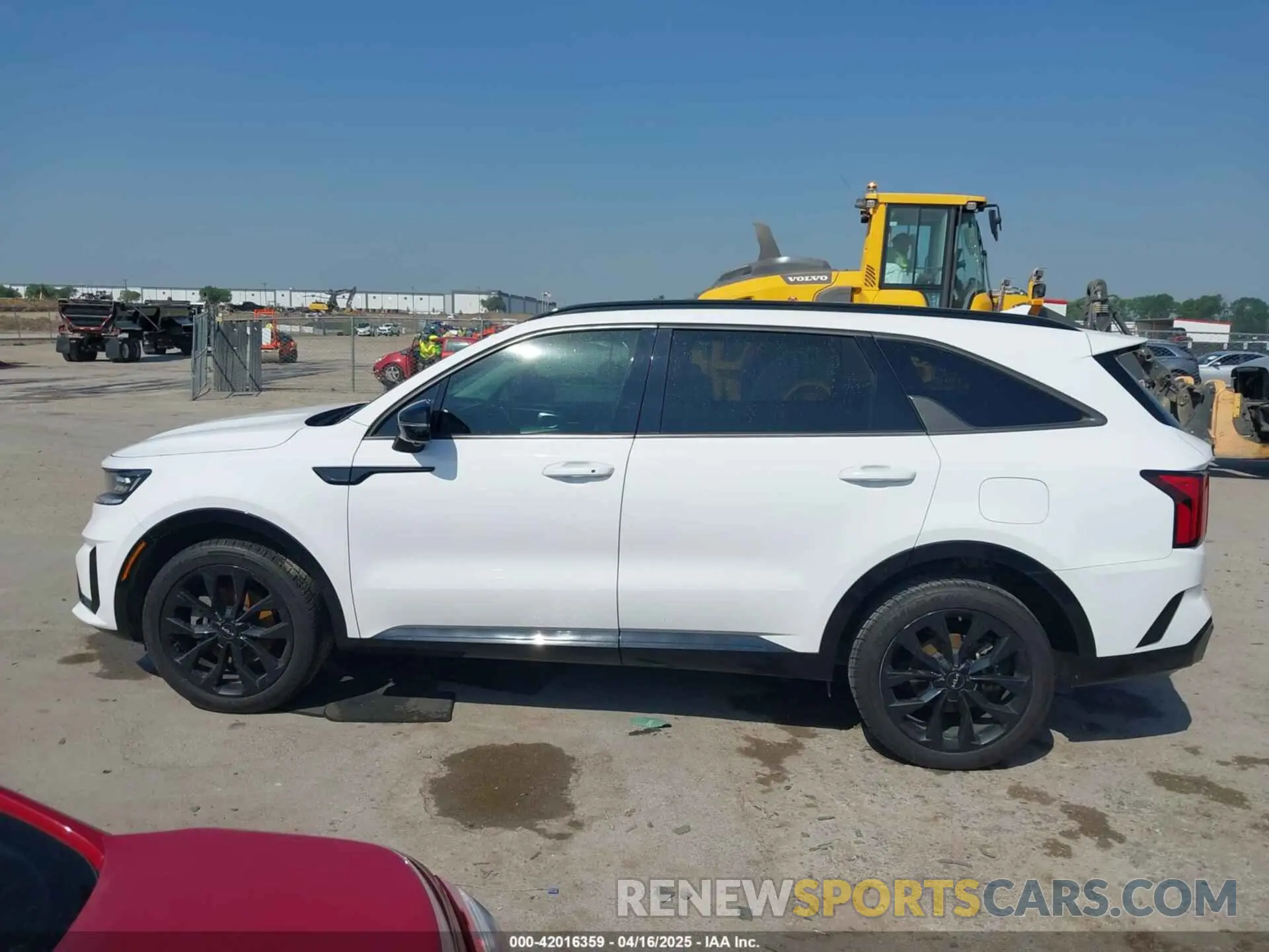 14 Photograph of a damaged car 5XYRK4LF1NG078345 KIA SORENTO 2022