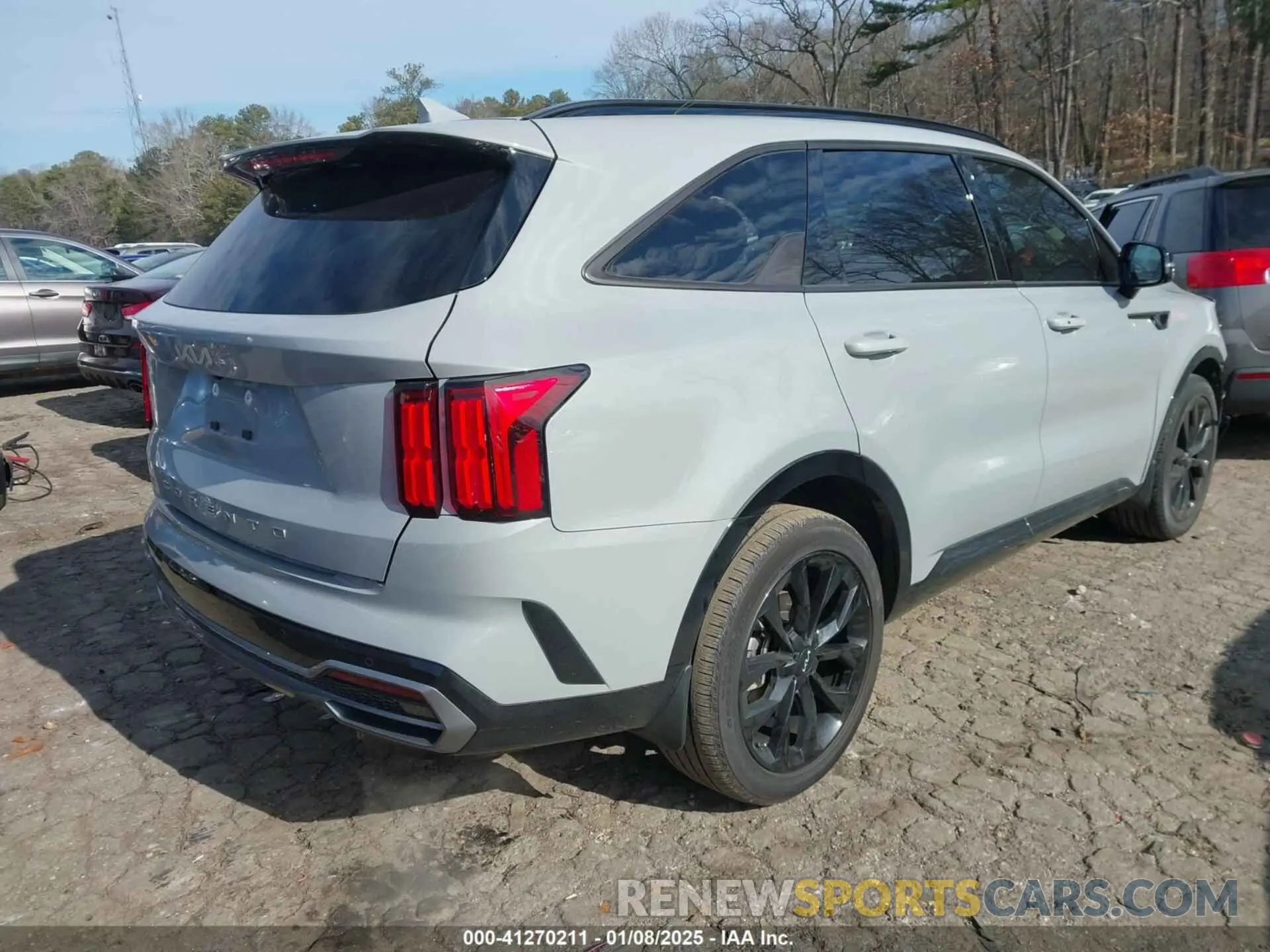 4 Photograph of a damaged car 5XYRK4LF1NG161371 KIA SORENTO 2022