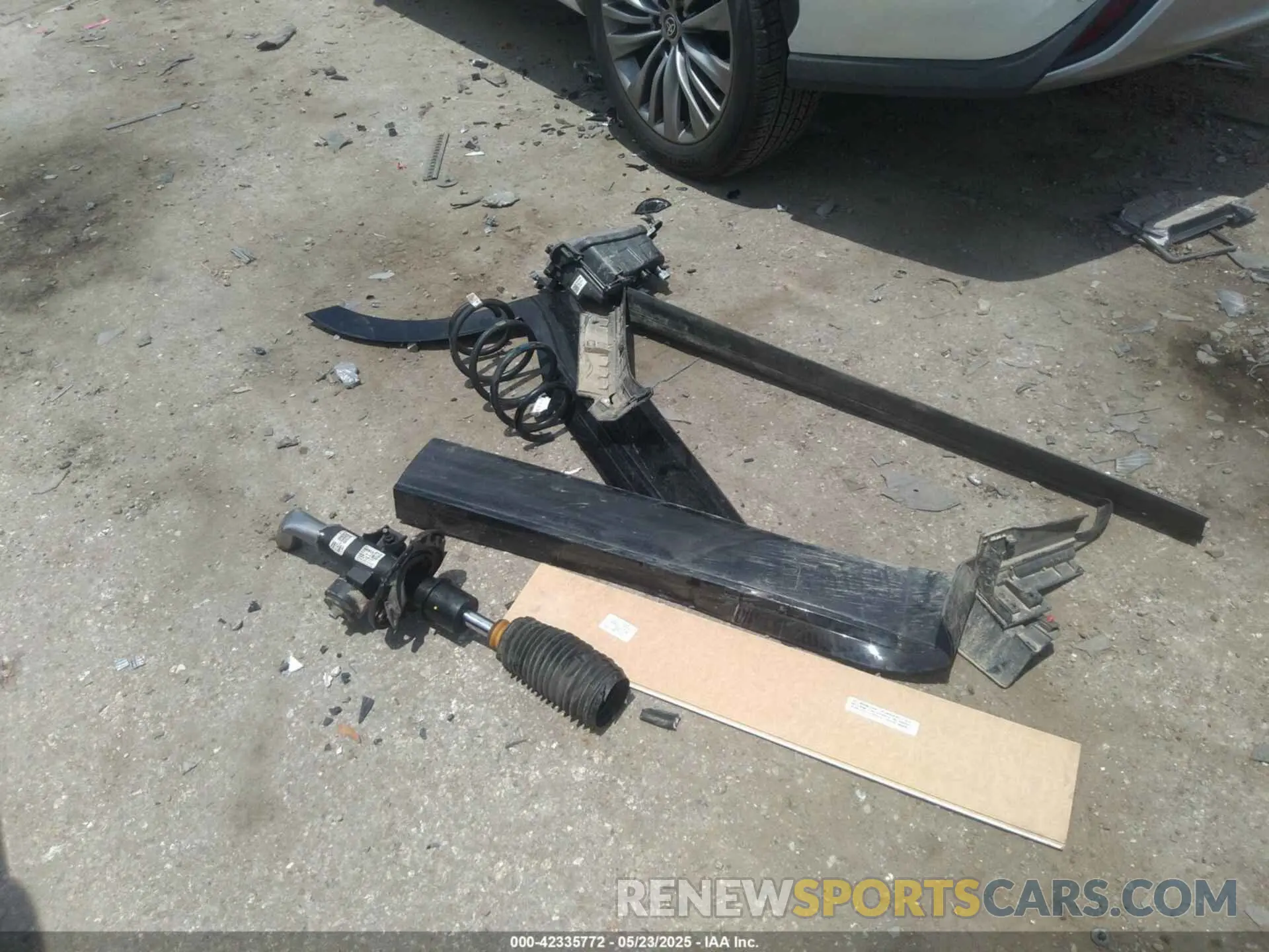 11 Photograph of a damaged car 5XYRK4LF3NG085989 KIA SORENTO 2022