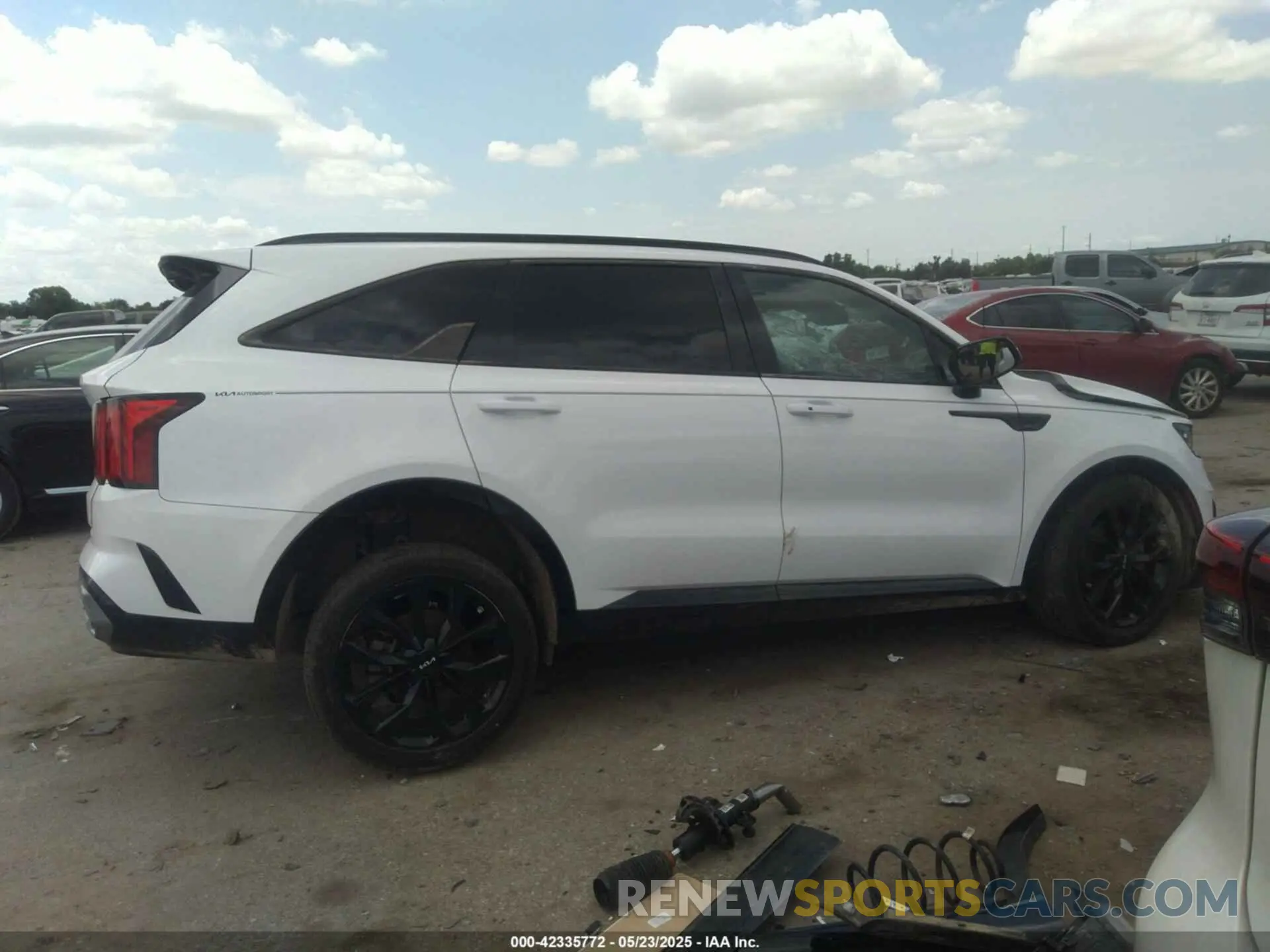 13 Photograph of a damaged car 5XYRK4LF3NG085989 KIA SORENTO 2022