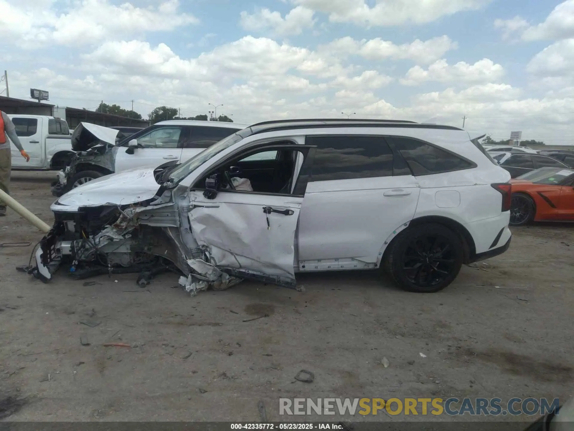 14 Photograph of a damaged car 5XYRK4LF3NG085989 KIA SORENTO 2022