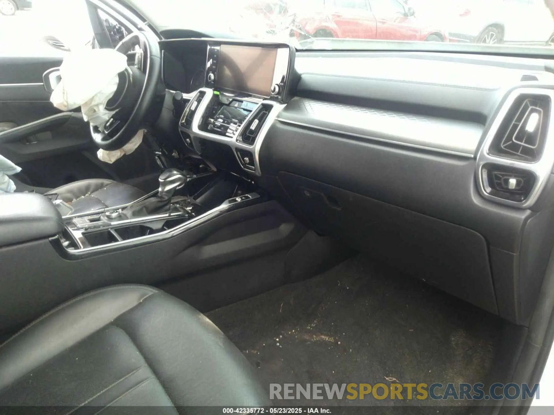 5 Photograph of a damaged car 5XYRK4LF3NG085989 KIA SORENTO 2022