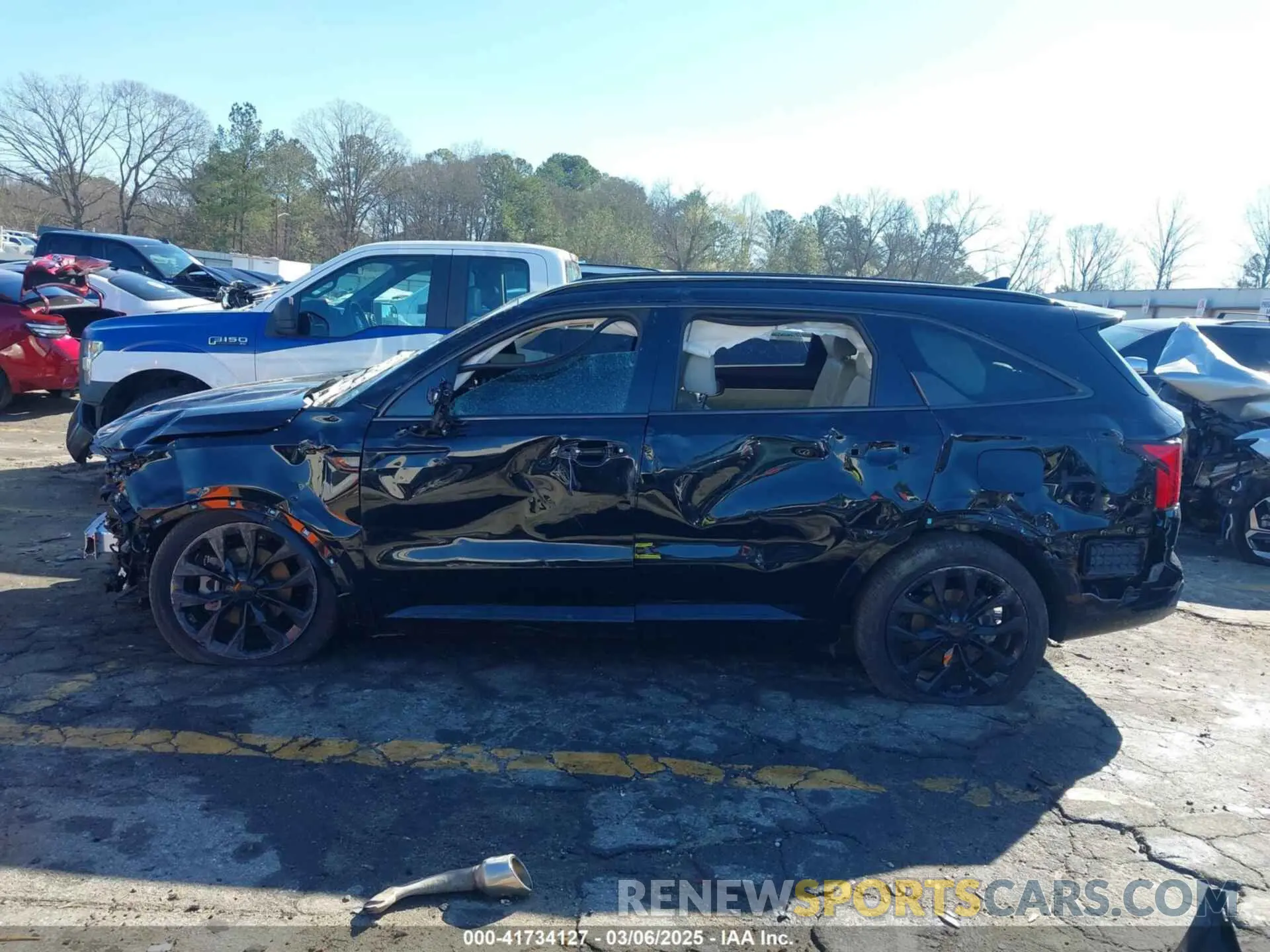 13 Photograph of a damaged car 5XYRK4LF3NG086849 KIA SORENTO 2022