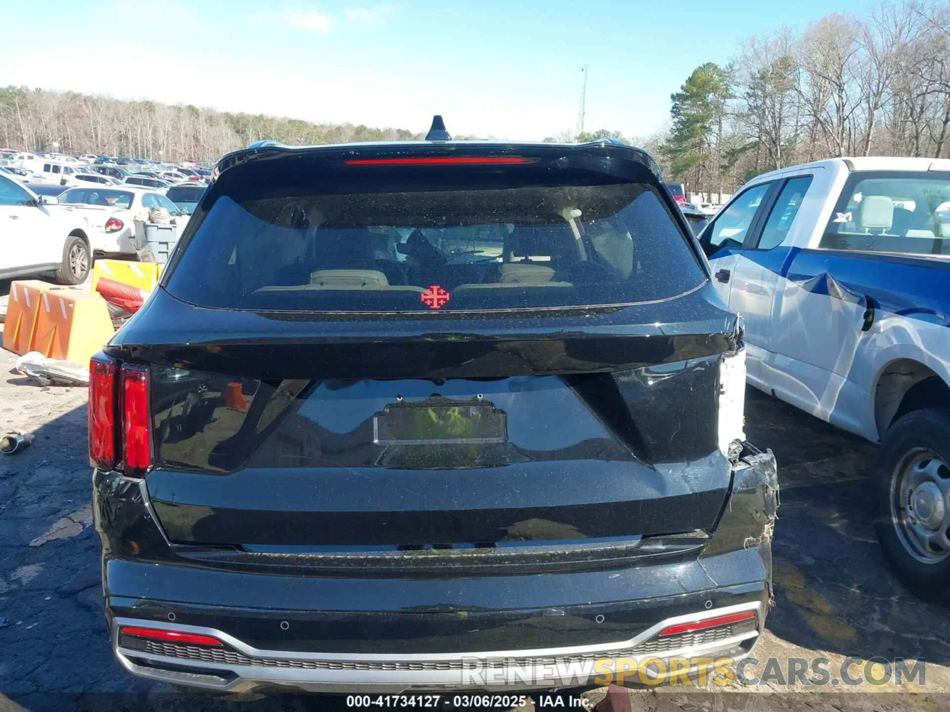 15 Photograph of a damaged car 5XYRK4LF3NG086849 KIA SORENTO 2022