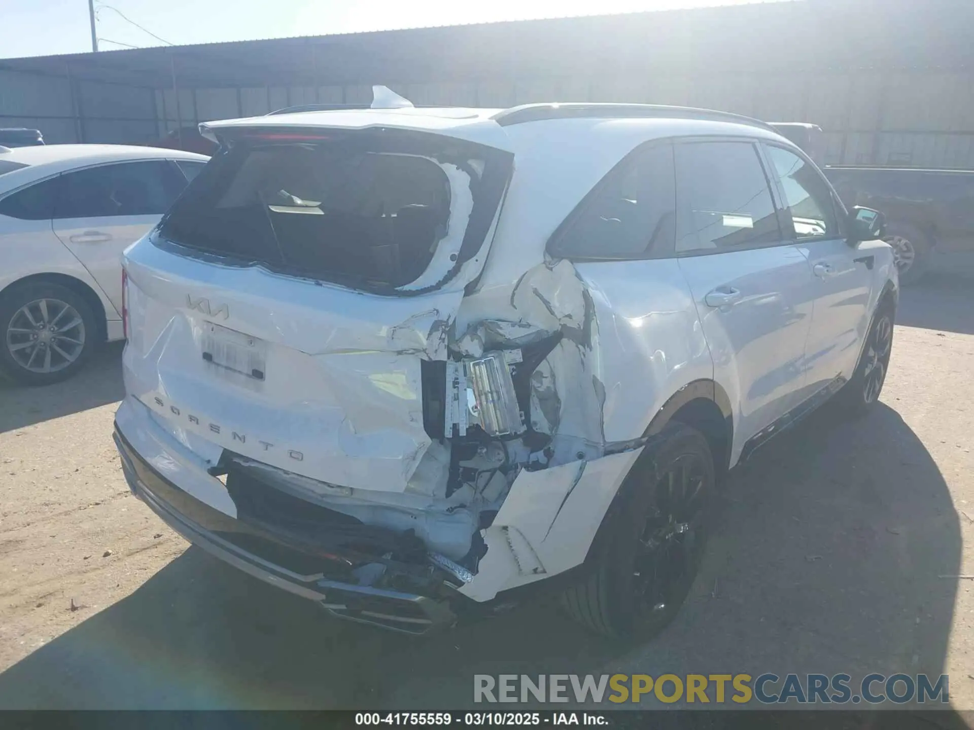 4 Photograph of a damaged car 5XYRK4LF3NG142644 KIA SORENTO 2022