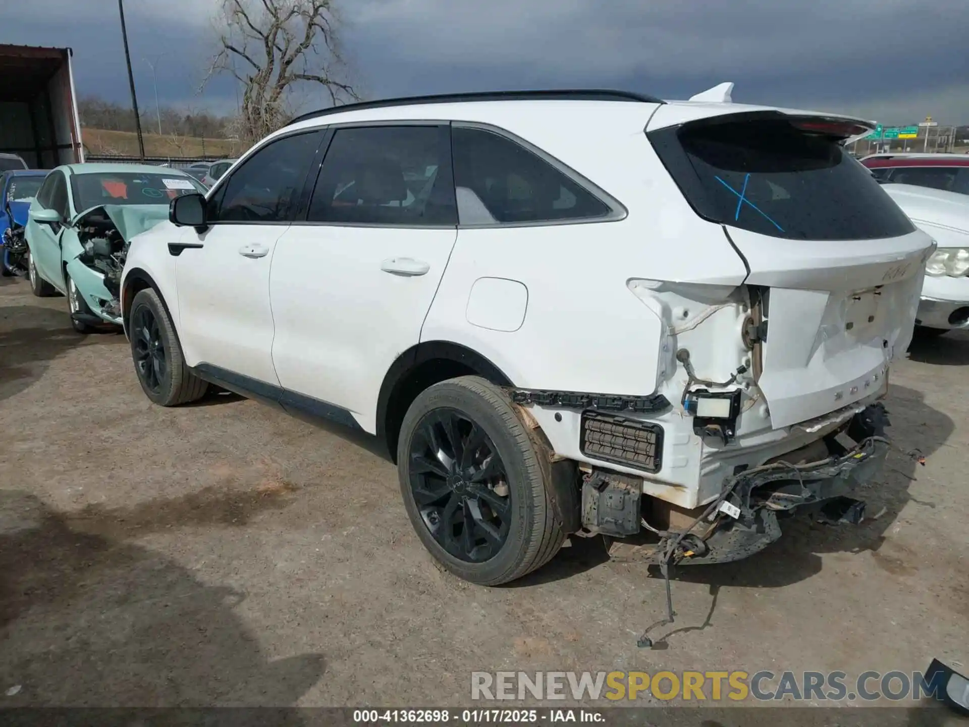 3 Photograph of a damaged car 5XYRK4LF4NG114481 KIA SORENTO 2022