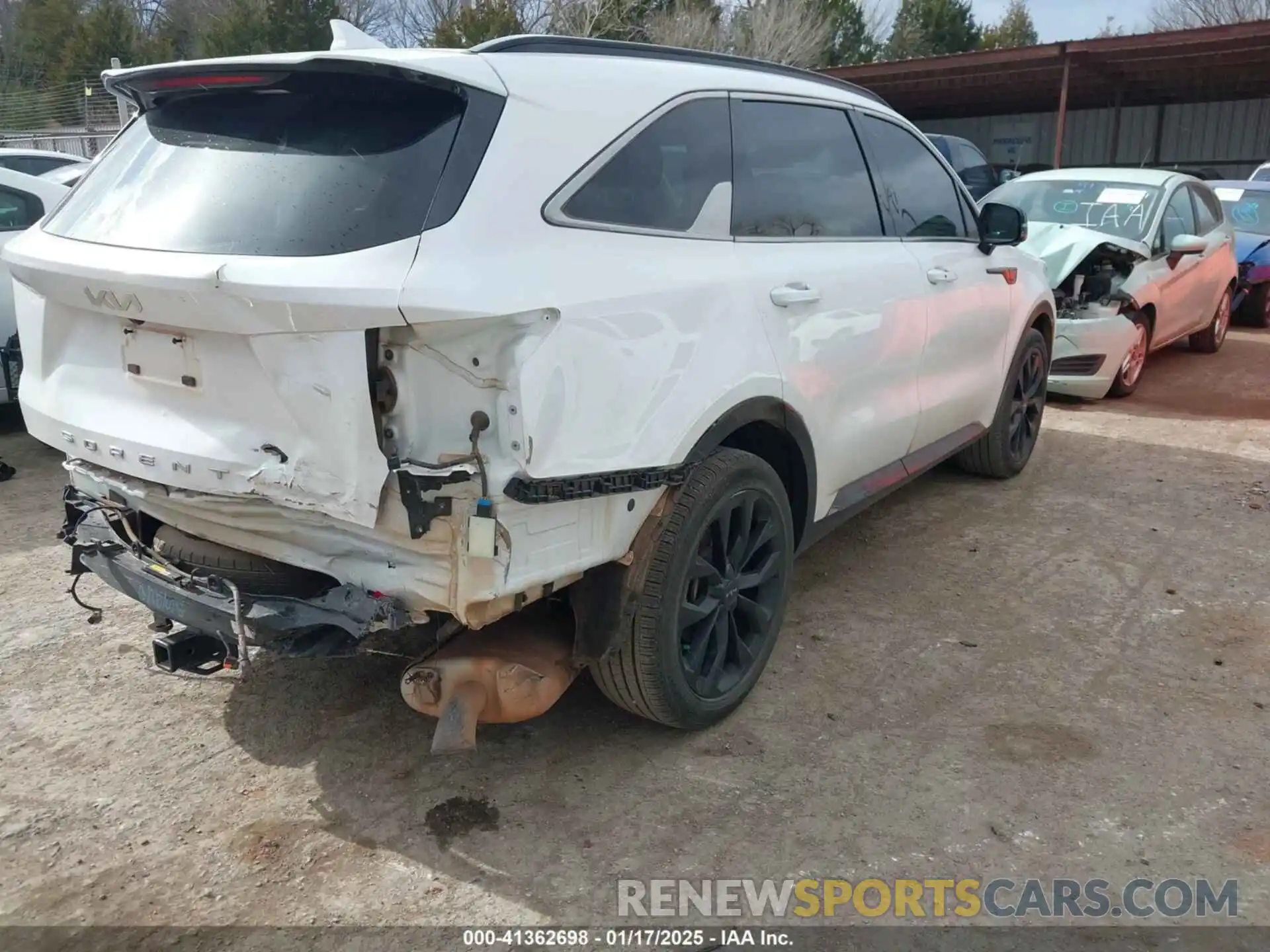 4 Photograph of a damaged car 5XYRK4LF4NG114481 KIA SORENTO 2022