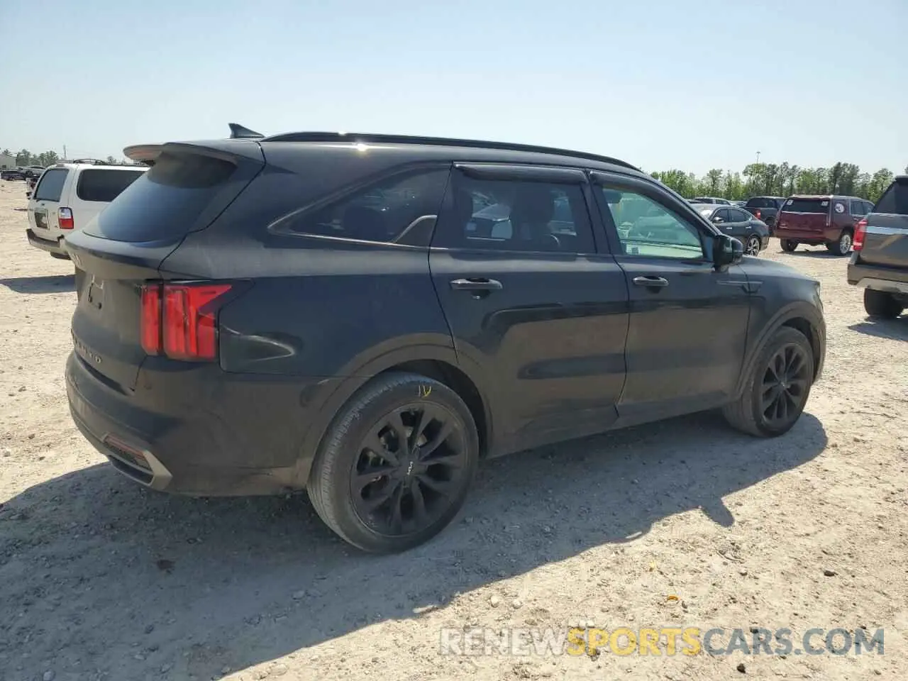 3 Photograph of a damaged car 5XYRK4LF4NG154933 KIA SORENTO 2022