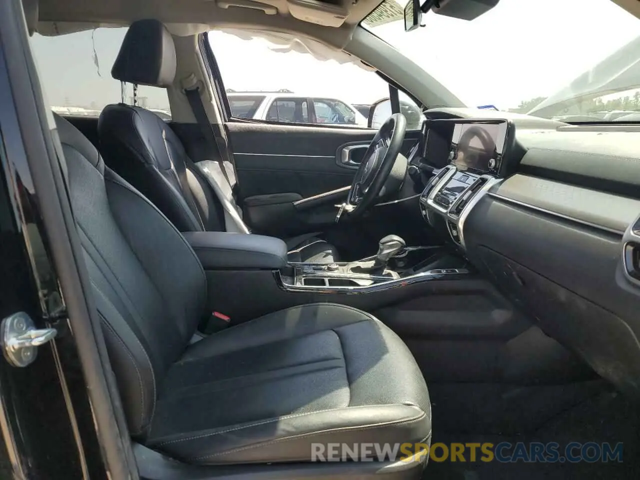 7 Photograph of a damaged car 5XYRK4LF4NG154933 KIA SORENTO 2022