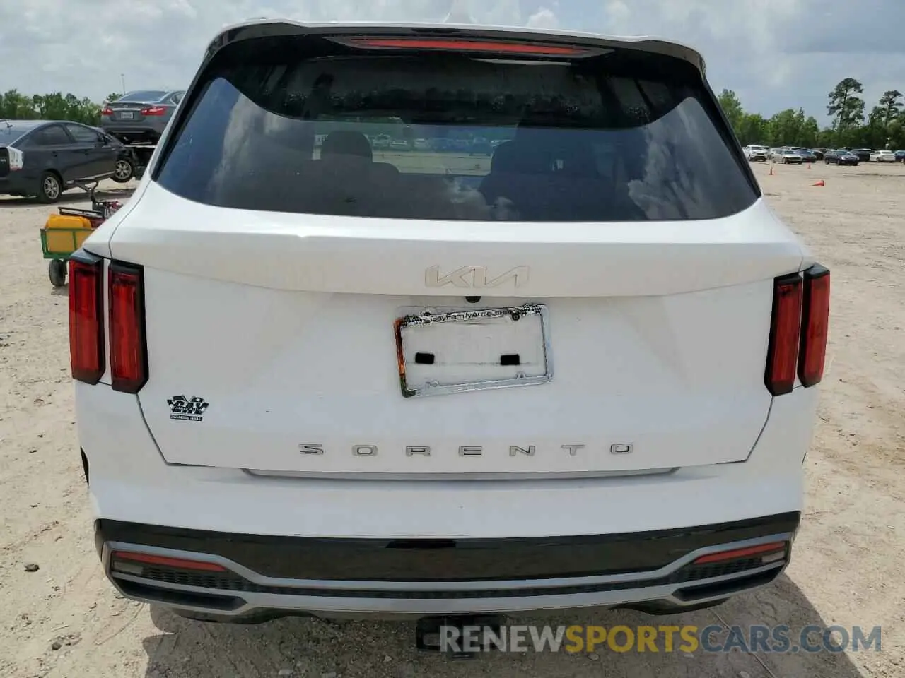 6 Photograph of a damaged car 5XYRK4LF6NG151483 KIA SORENTO 2022