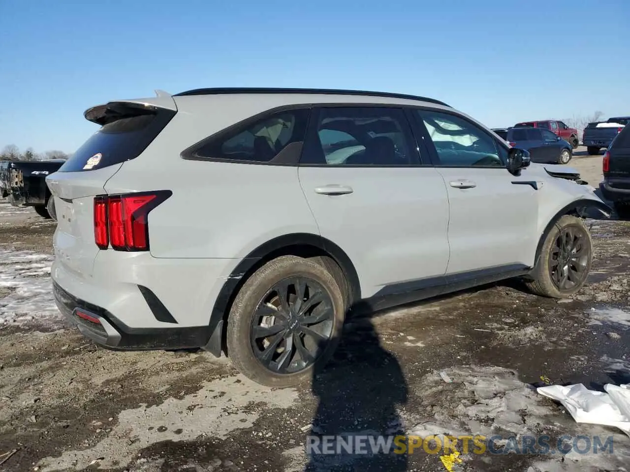 3 Photograph of a damaged car 5XYRK4LF6NG152374 KIA SORENTO 2022