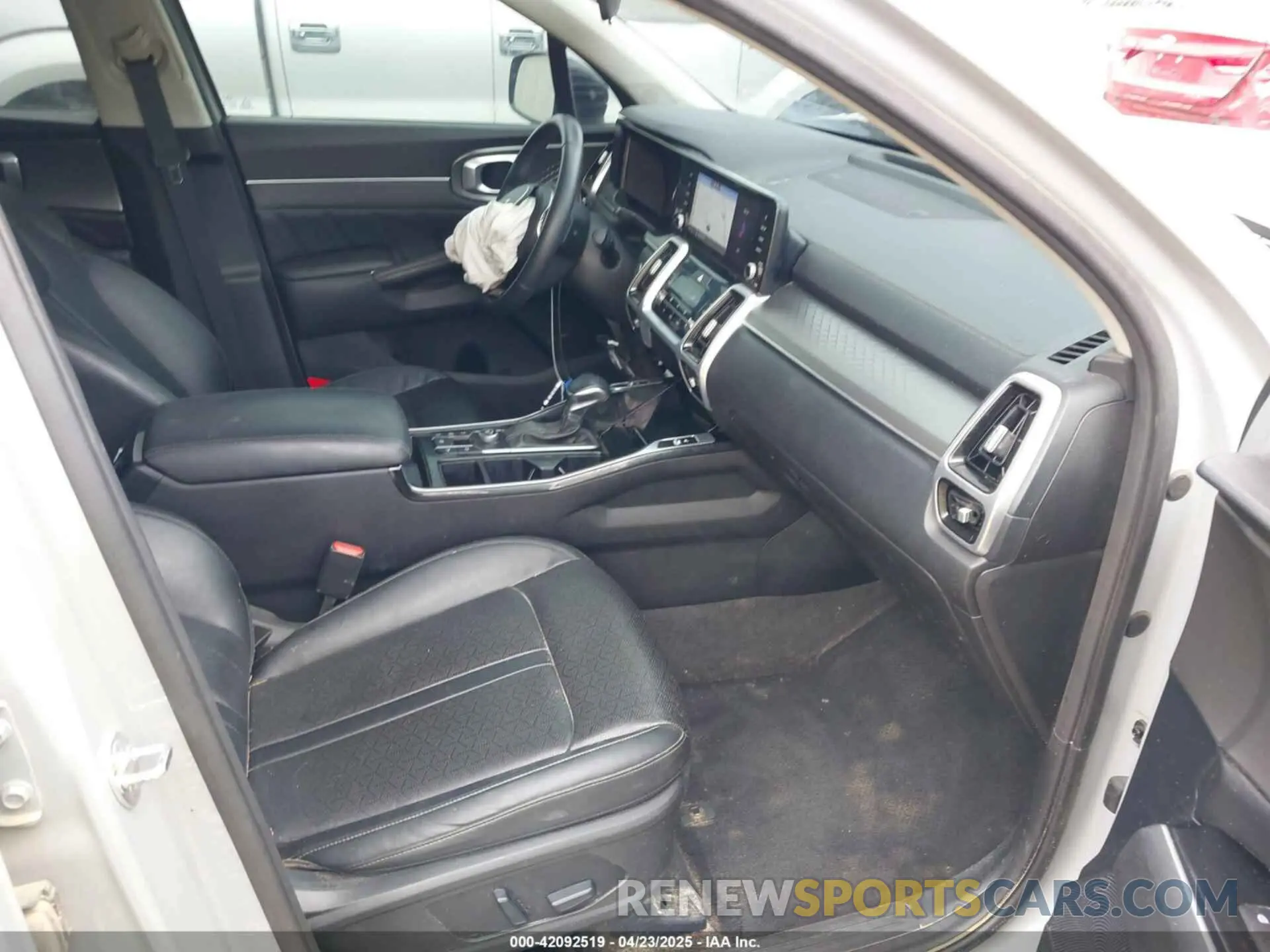 5 Photograph of a damaged car 5XYRK4LF7NG127080 KIA SORENTO 2022