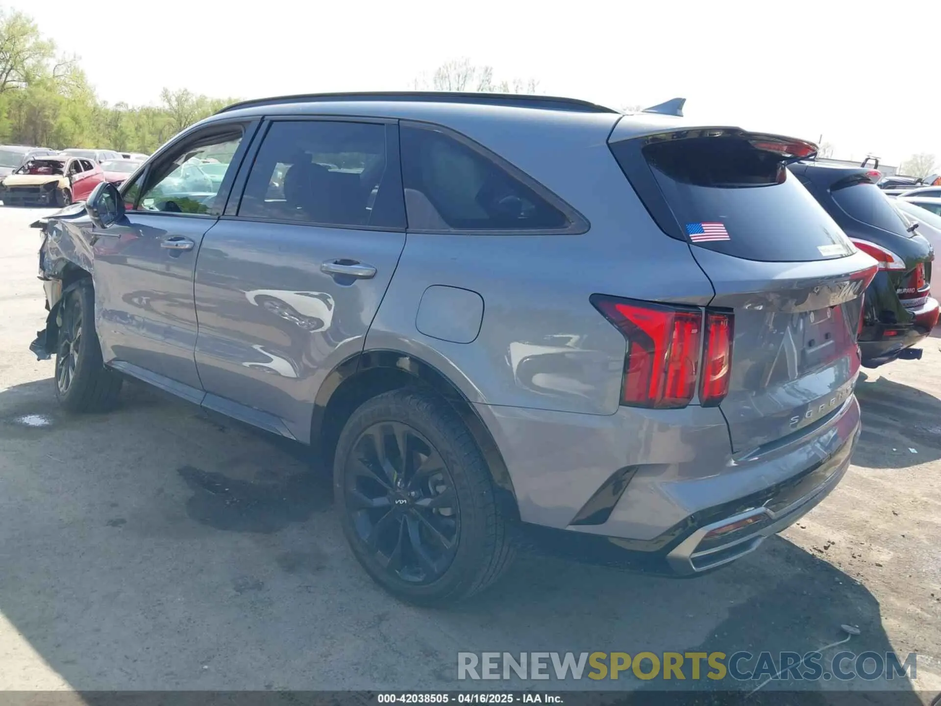 3 Photograph of a damaged car 5XYRK4LF8NG087513 KIA SORENTO 2022