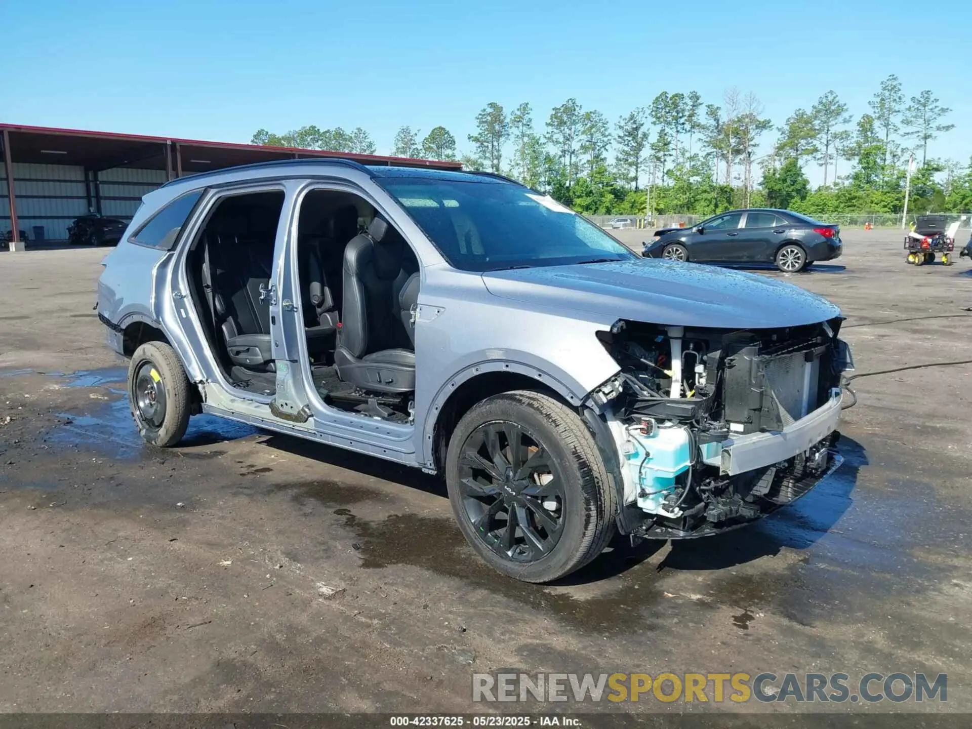 1 Photograph of a damaged car 5XYRK4LF8NG093053 KIA SORENTO 2022