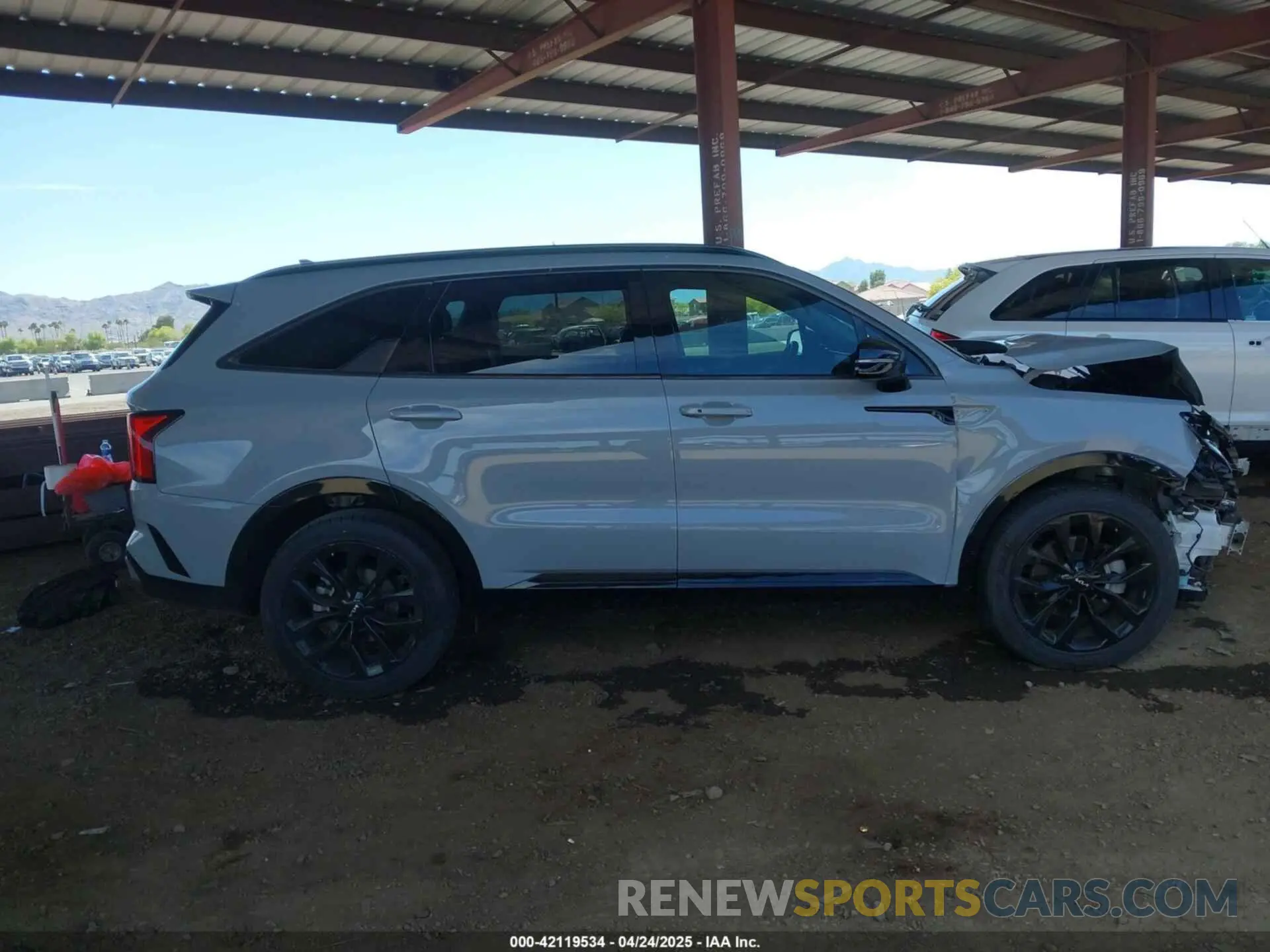14 Photograph of a damaged car 5XYRK4LFXNG114257 KIA SORENTO 2022