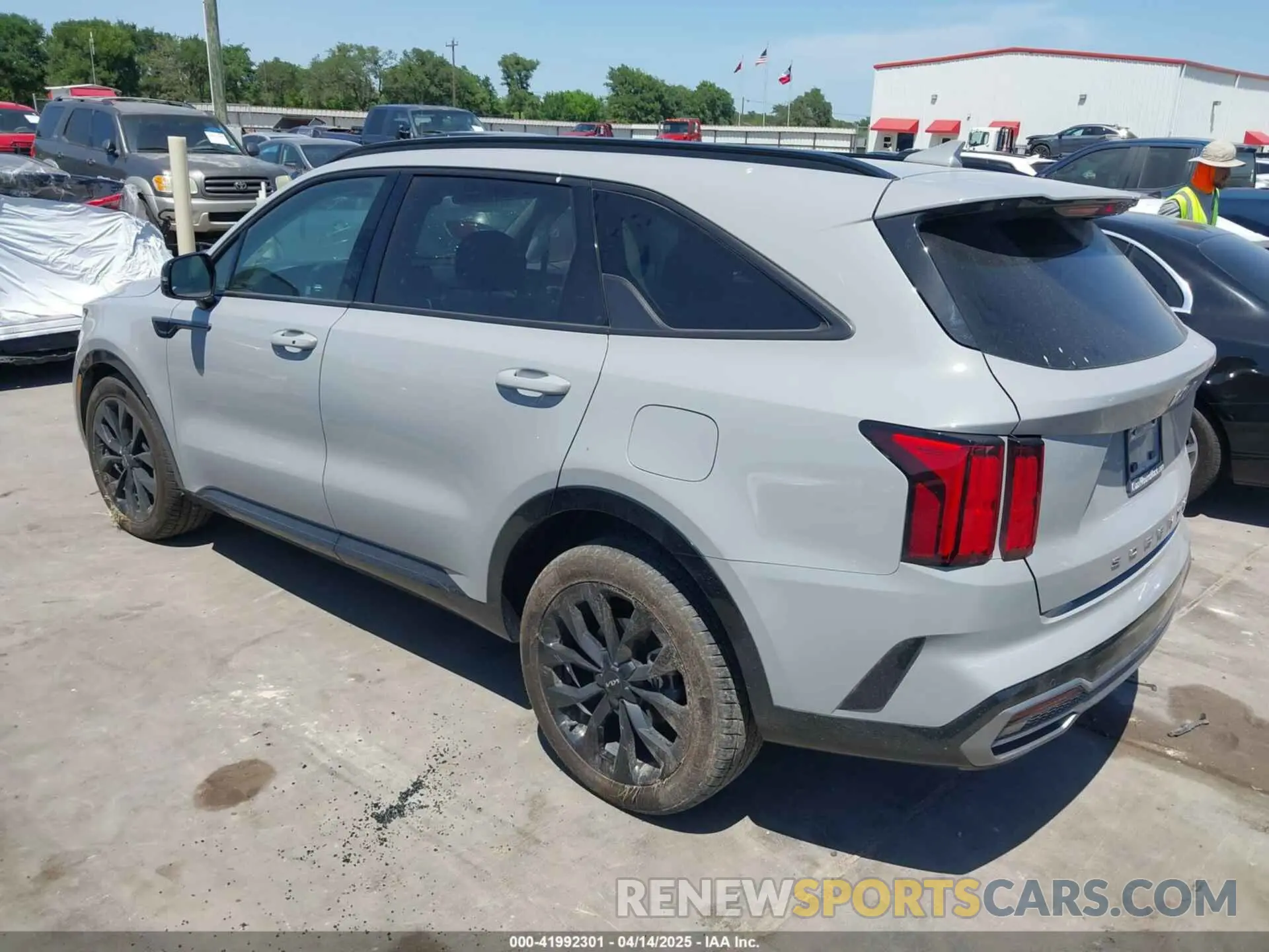 3 Photograph of a damaged car 5XYRK4LFXNG120480 KIA SORENTO 2022