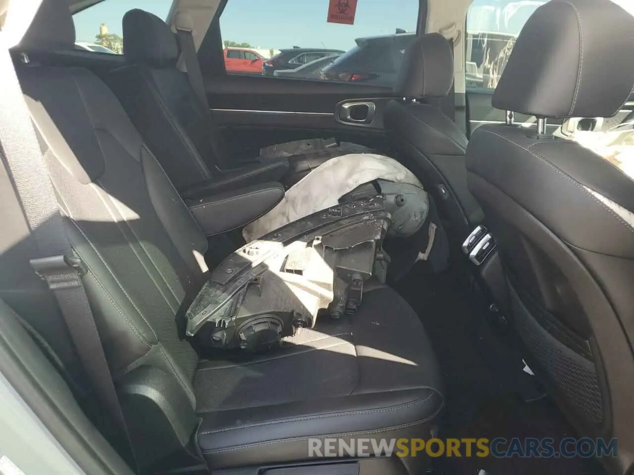 11 Photograph of a damaged car 5XYRK4LFXNG150448 KIA SORENTO 2022