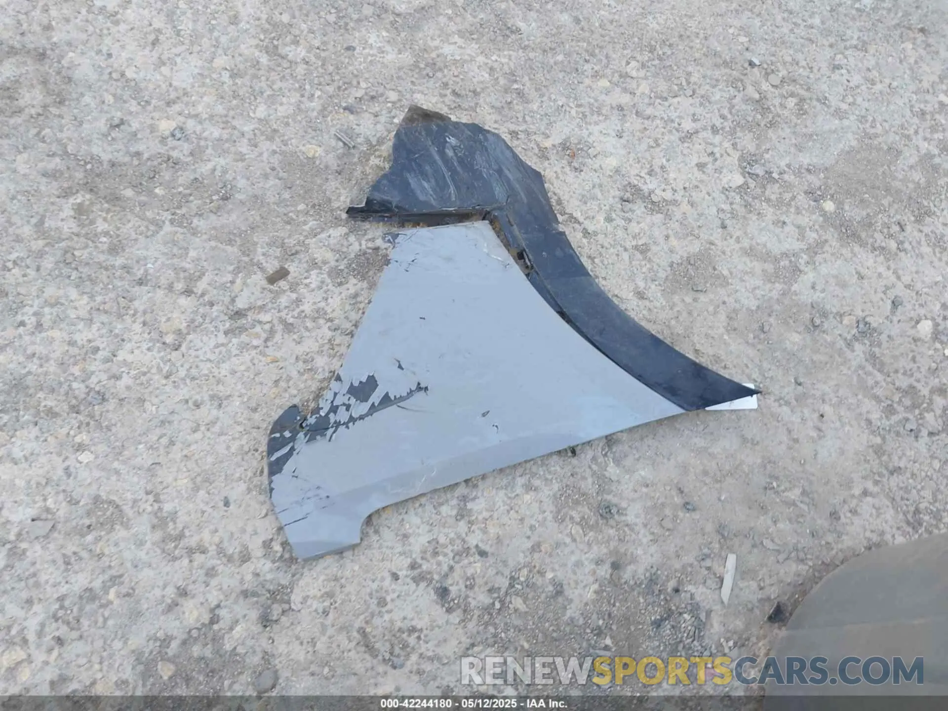 12 Photograph of a damaged car 5XYRK4LFXNG153852 KIA SORENTO 2022