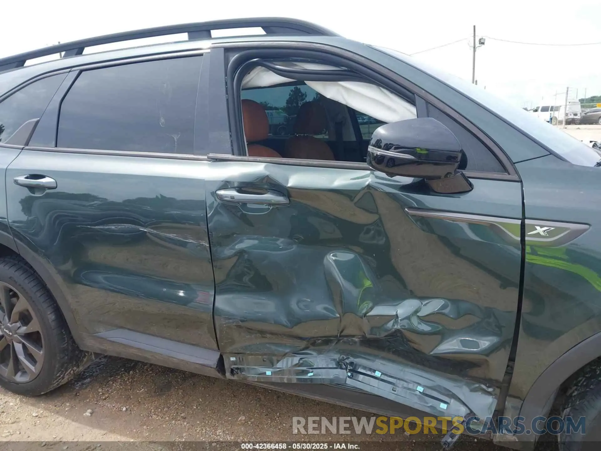 13 Photograph of a damaged car 5XYRKDLF0NG077154 KIA SORENTO 2022
