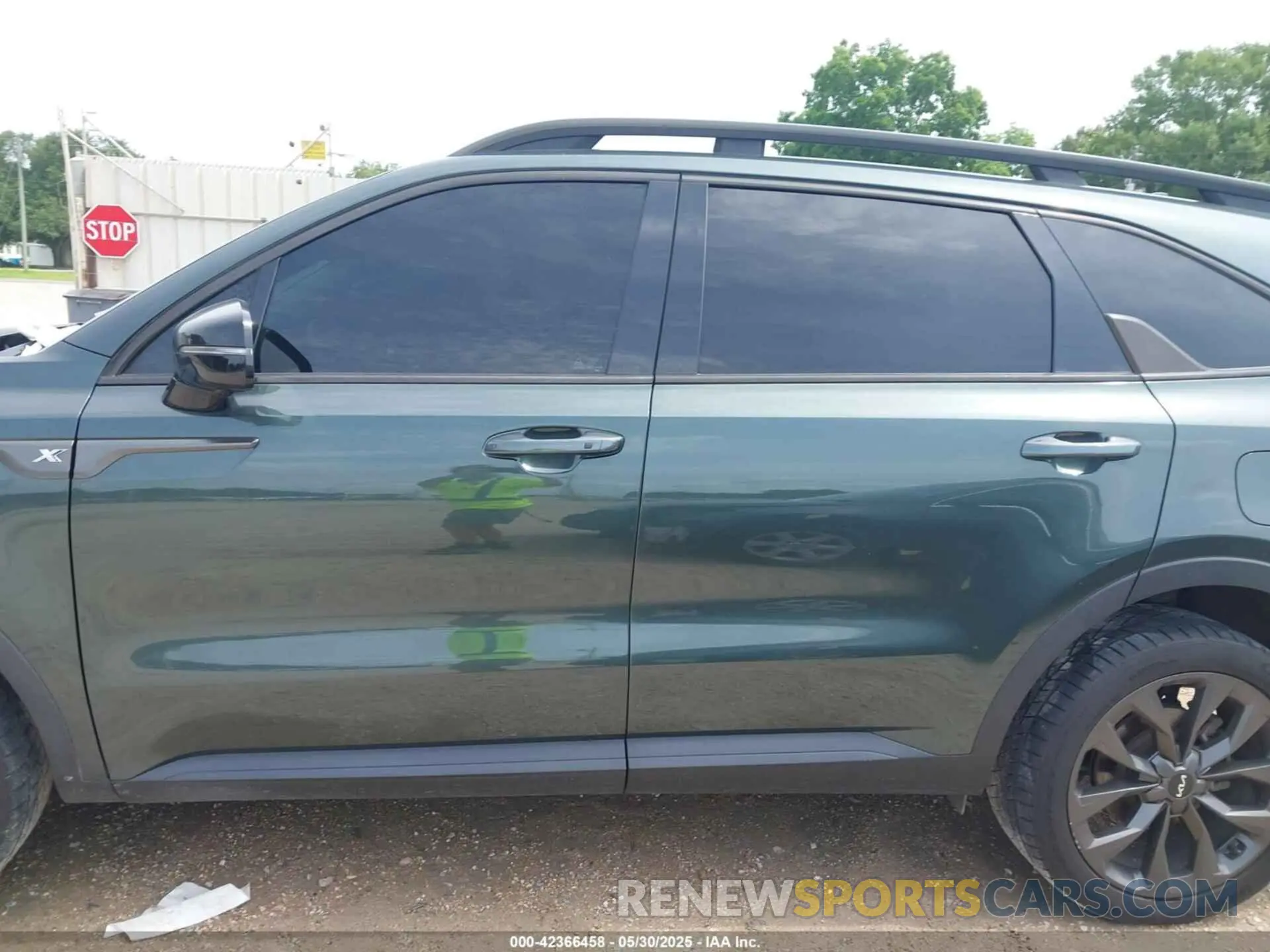 14 Photograph of a damaged car 5XYRKDLF0NG077154 KIA SORENTO 2022