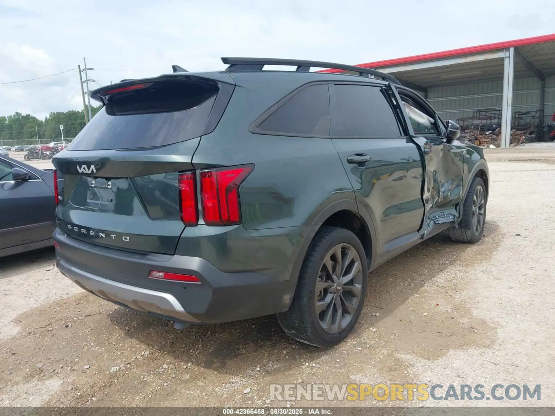 4 Photograph of a damaged car 5XYRKDLF0NG077154 KIA SORENTO 2022