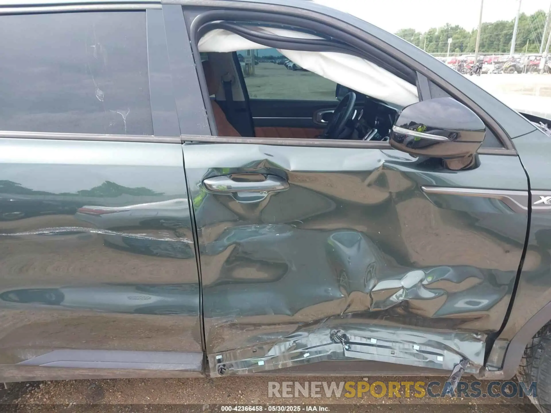 6 Photograph of a damaged car 5XYRKDLF0NG077154 KIA SORENTO 2022