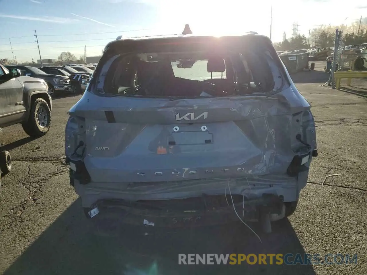6 Photograph of a damaged car 5XYRKDLF0NG136154 KIA SORENTO 2022