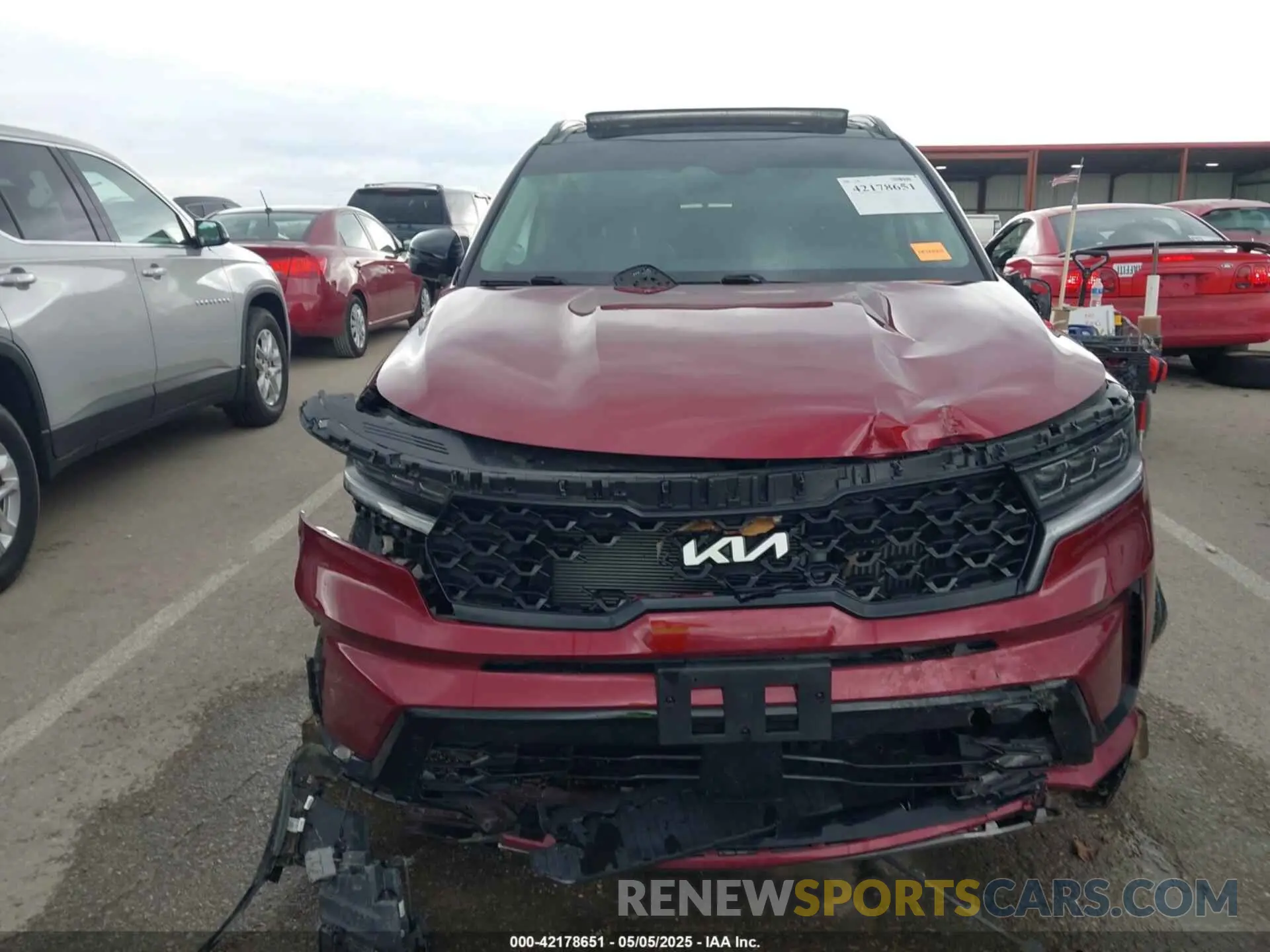 12 Photograph of a damaged car 5XYRKDLF1NG100165 KIA SORENTO 2022