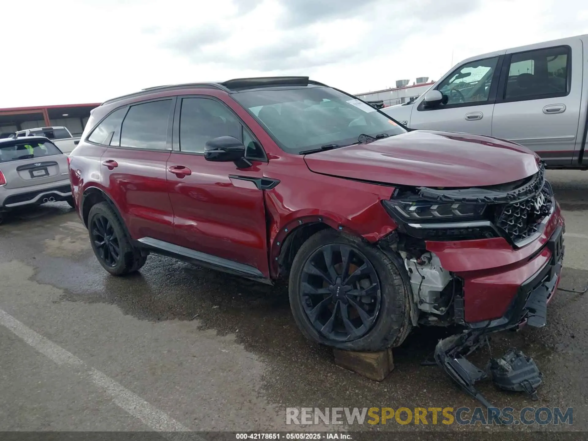 13 Photograph of a damaged car 5XYRKDLF1NG100165 KIA SORENTO 2022