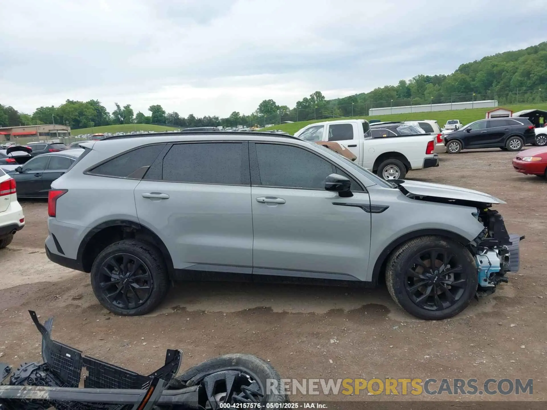 13 Photograph of a damaged car 5XYRKDLF2NG119453 KIA SORENTO 2022