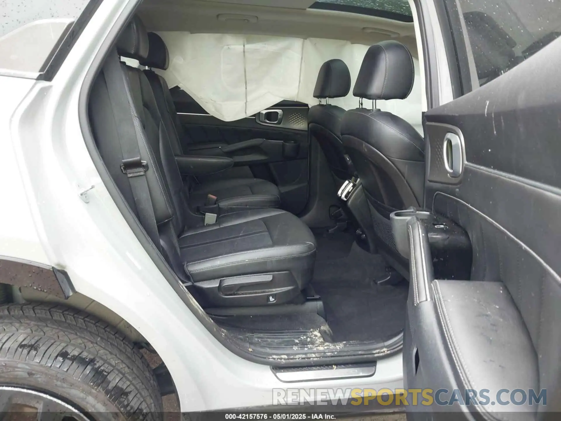 8 Photograph of a damaged car 5XYRKDLF2NG119453 KIA SORENTO 2022