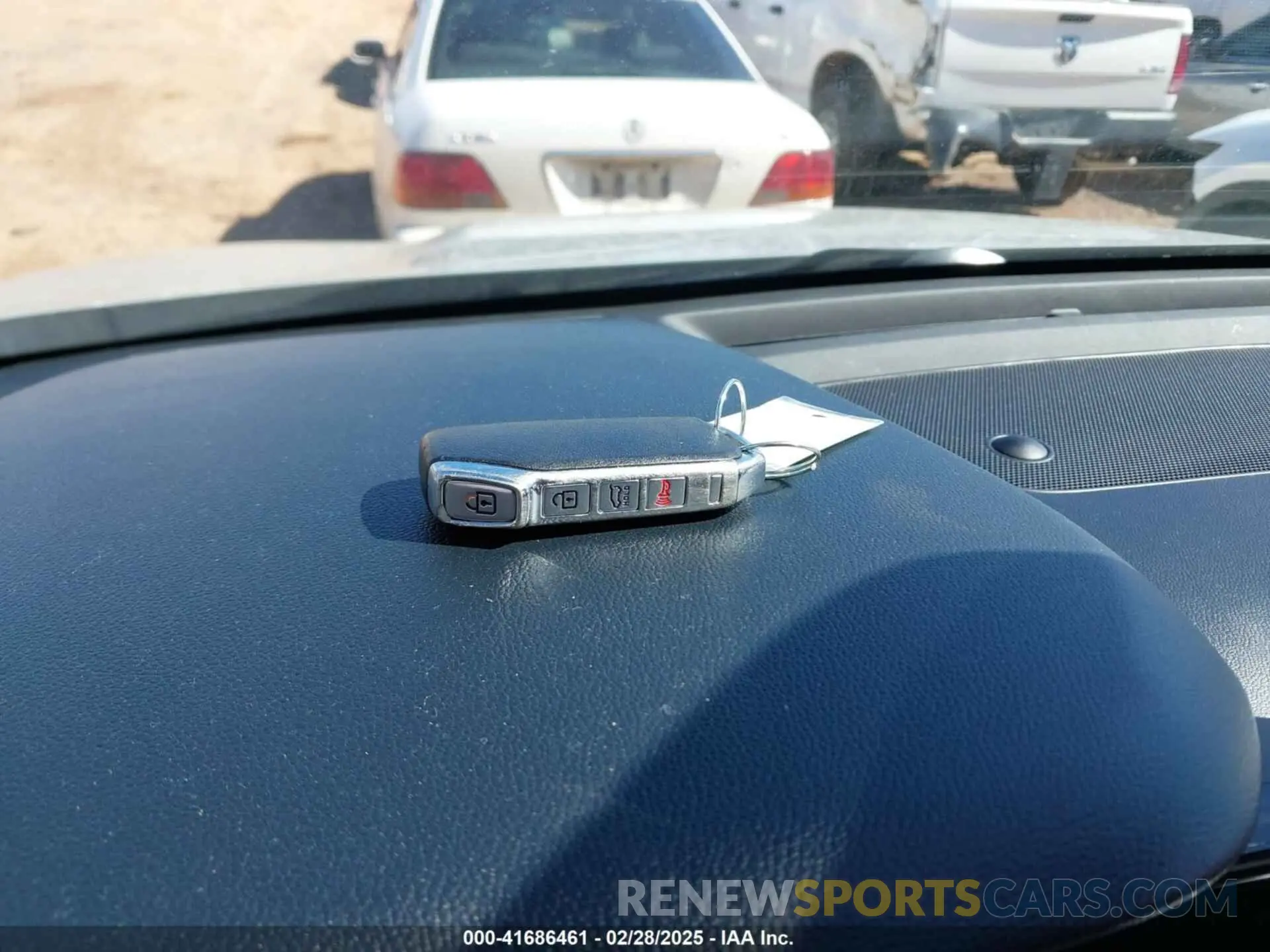 11 Photograph of a damaged car 5XYRKDLF3NG113886 KIA SORENTO 2022