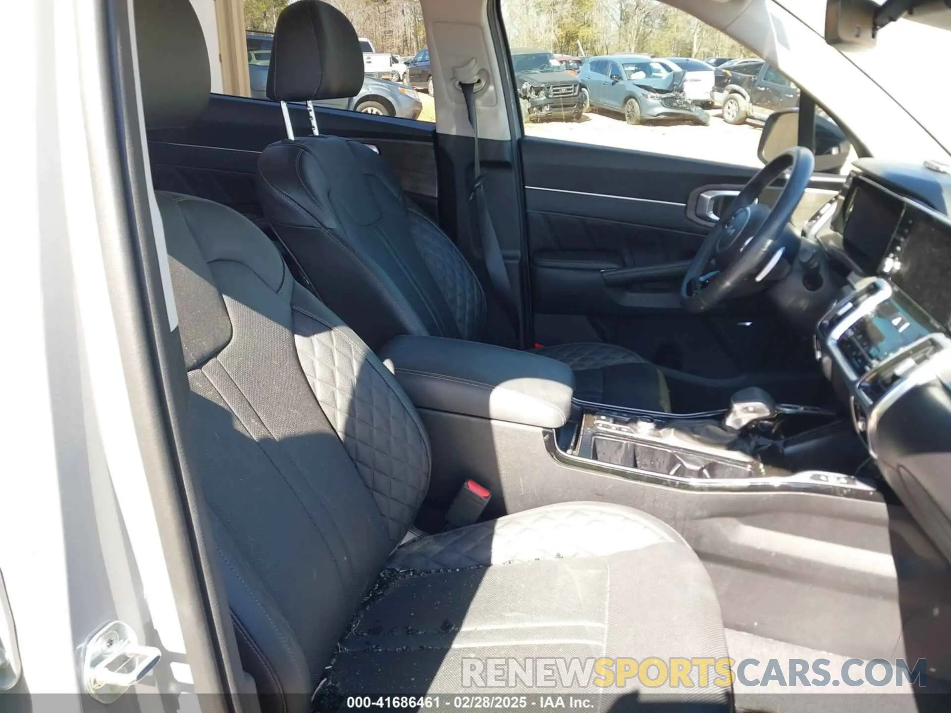 5 Photograph of a damaged car 5XYRKDLF3NG113886 KIA SORENTO 2022
