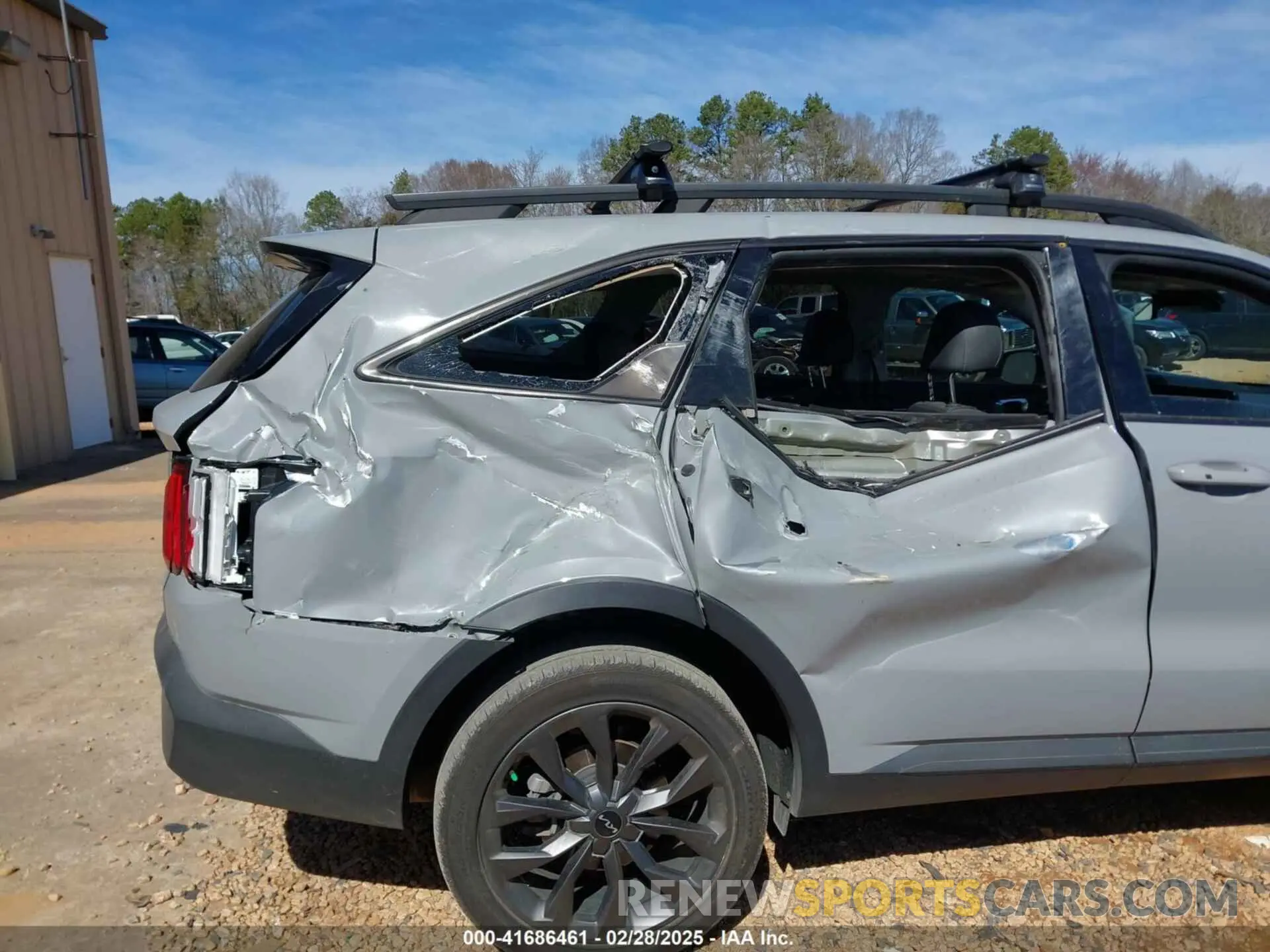 6 Photograph of a damaged car 5XYRKDLF3NG113886 KIA SORENTO 2022