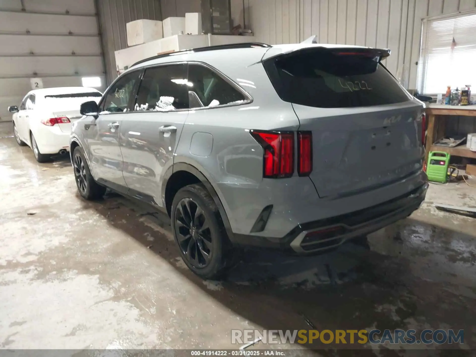 3 Photograph of a damaged car 5XYRKDLF3NG117906 KIA SORENTO 2022