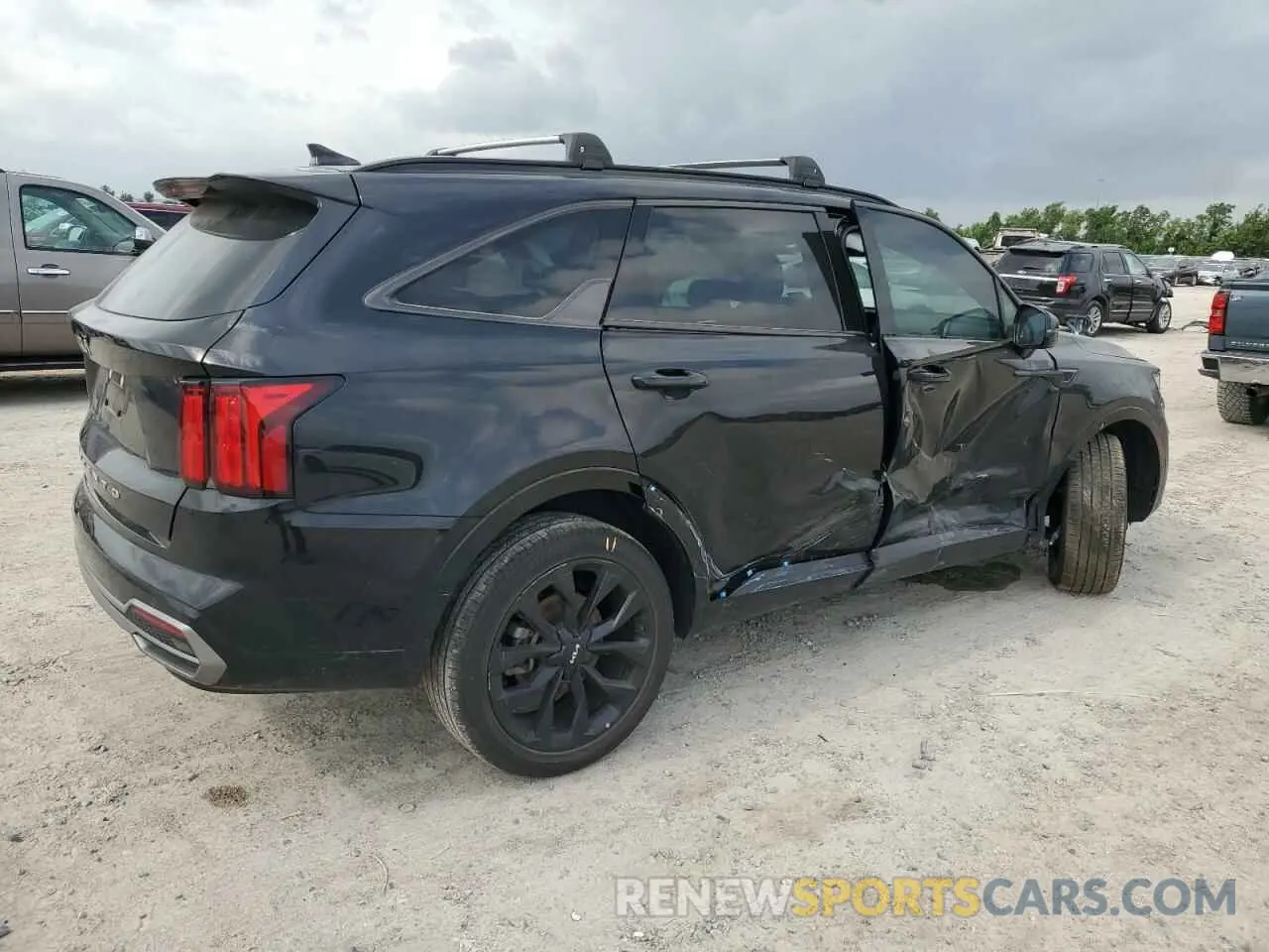 3 Photograph of a damaged car 5XYRKDLF4NG078744 KIA SORENTO 2022