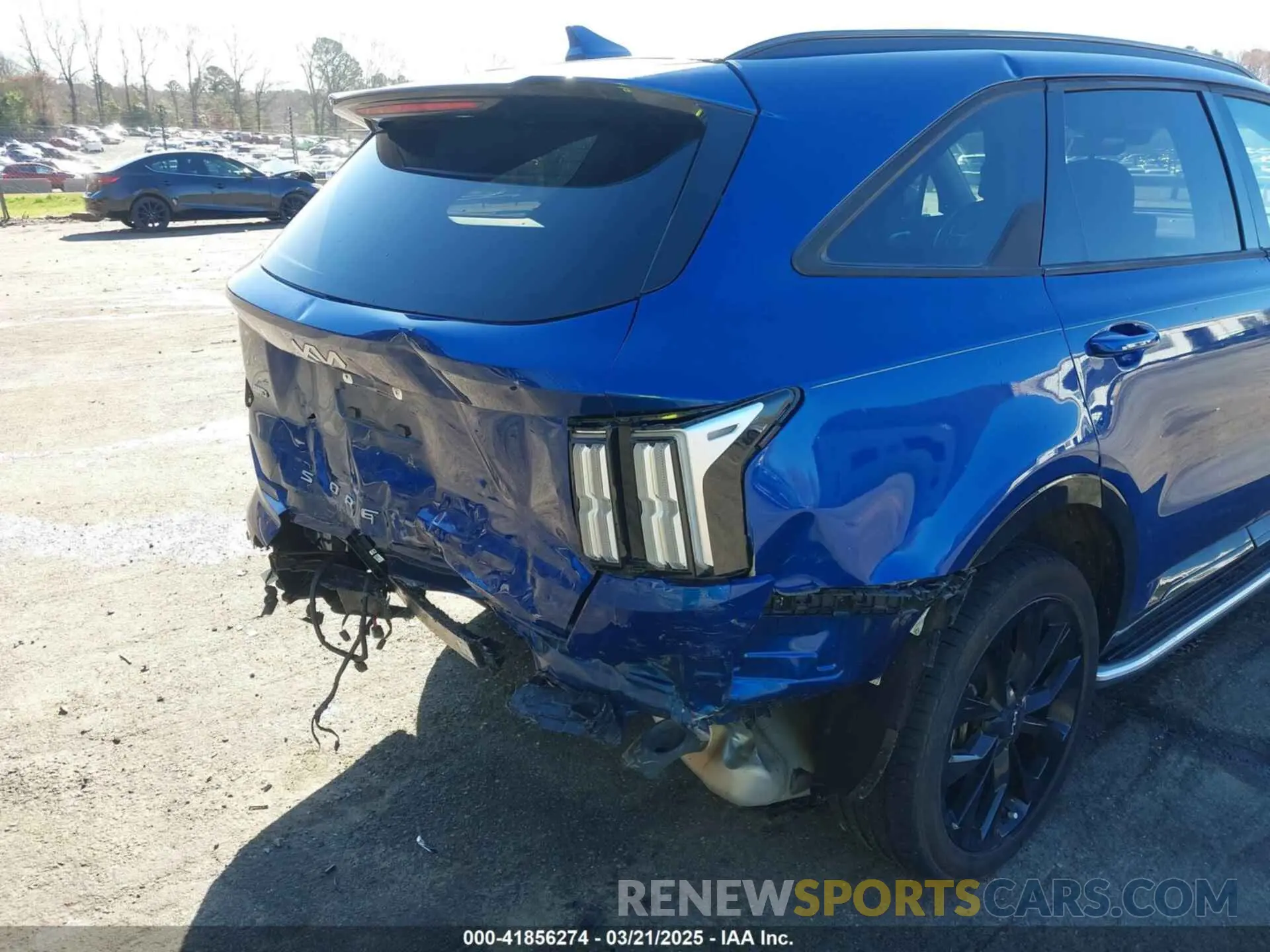 17 Photograph of a damaged car 5XYRKDLF4NG112780 KIA SORENTO 2022