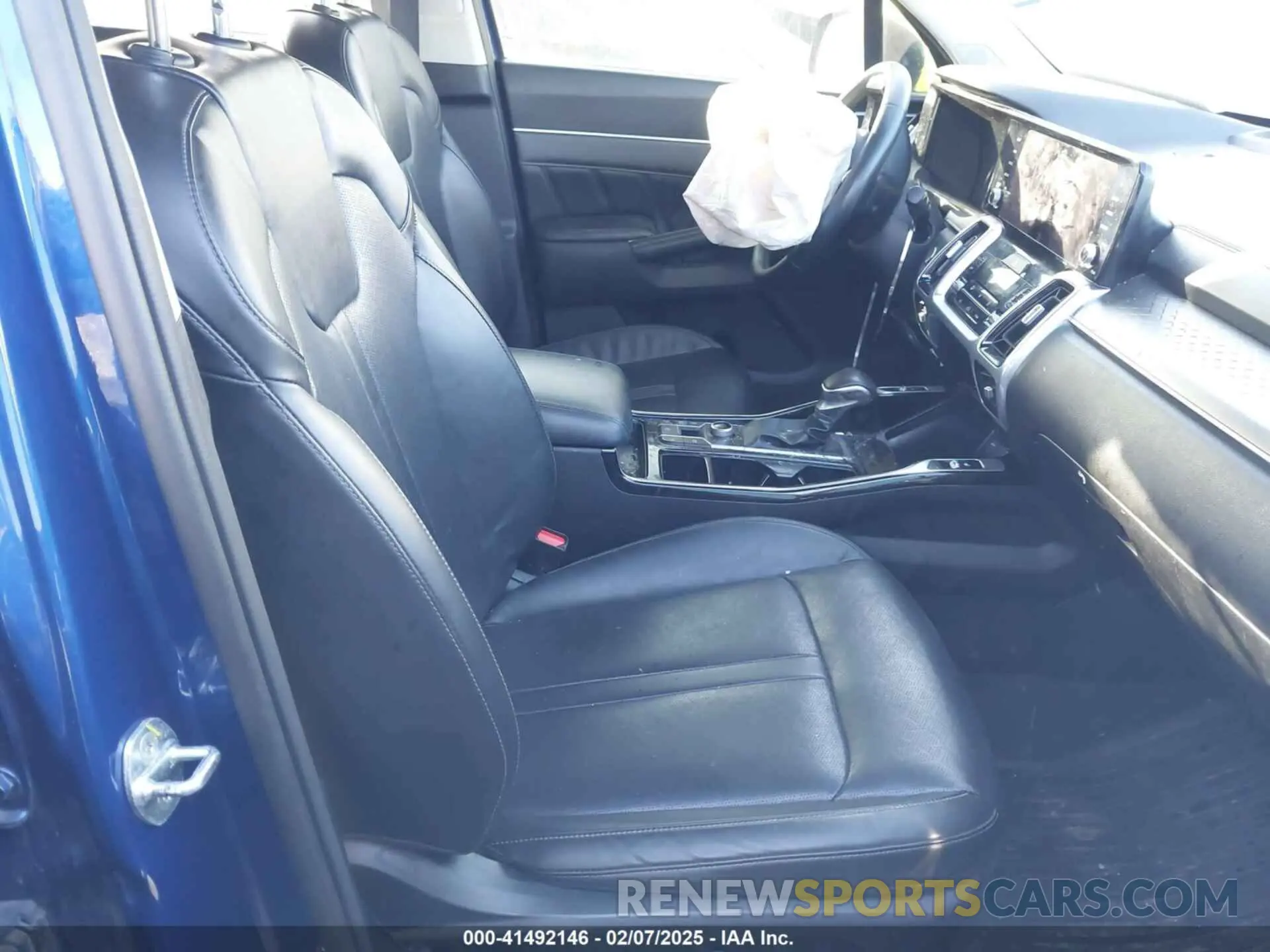 5 Photograph of a damaged car 5XYRKDLF4NG114223 KIA SORENTO 2022