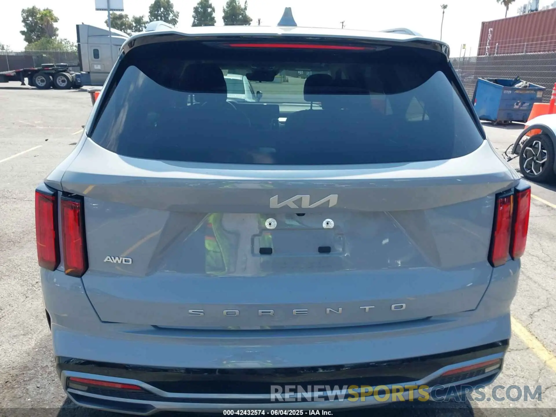 16 Photograph of a damaged car 5XYRKDLF4NG134651 KIA SORENTO 2022