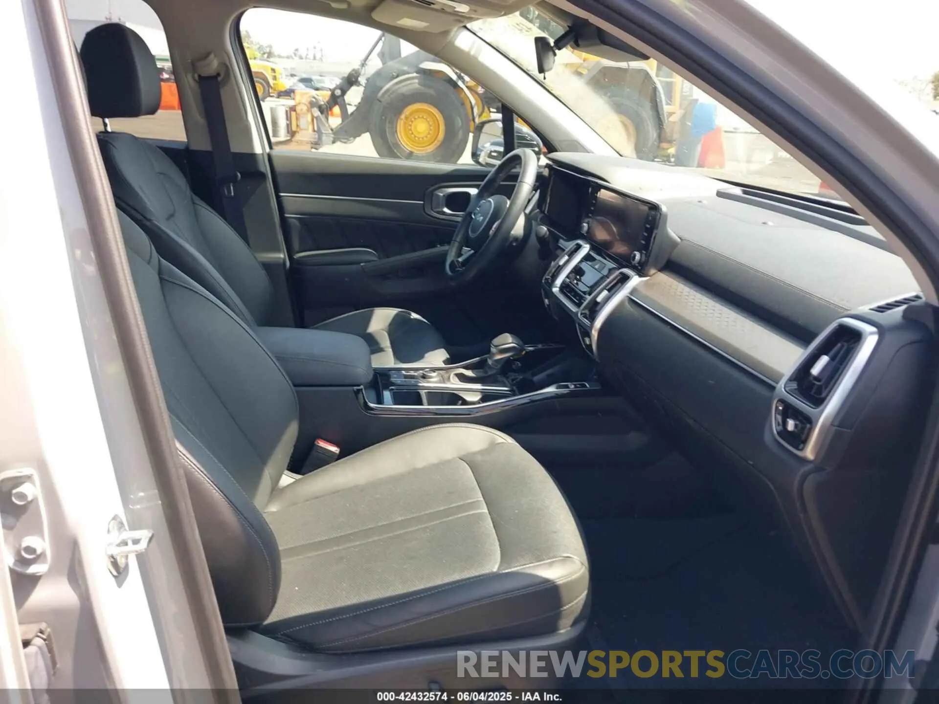 5 Photograph of a damaged car 5XYRKDLF4NG134651 KIA SORENTO 2022