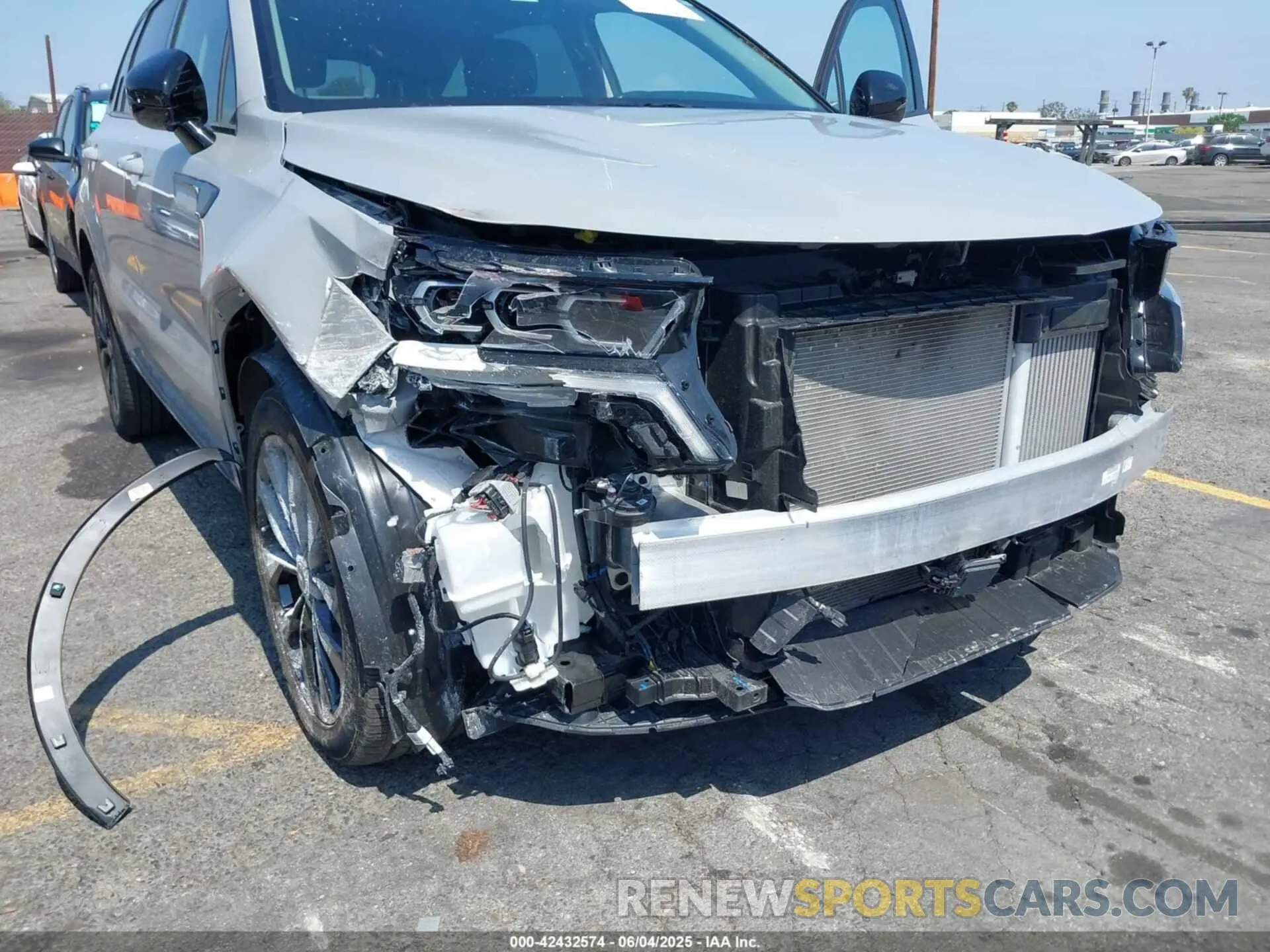 6 Photograph of a damaged car 5XYRKDLF4NG134651 KIA SORENTO 2022