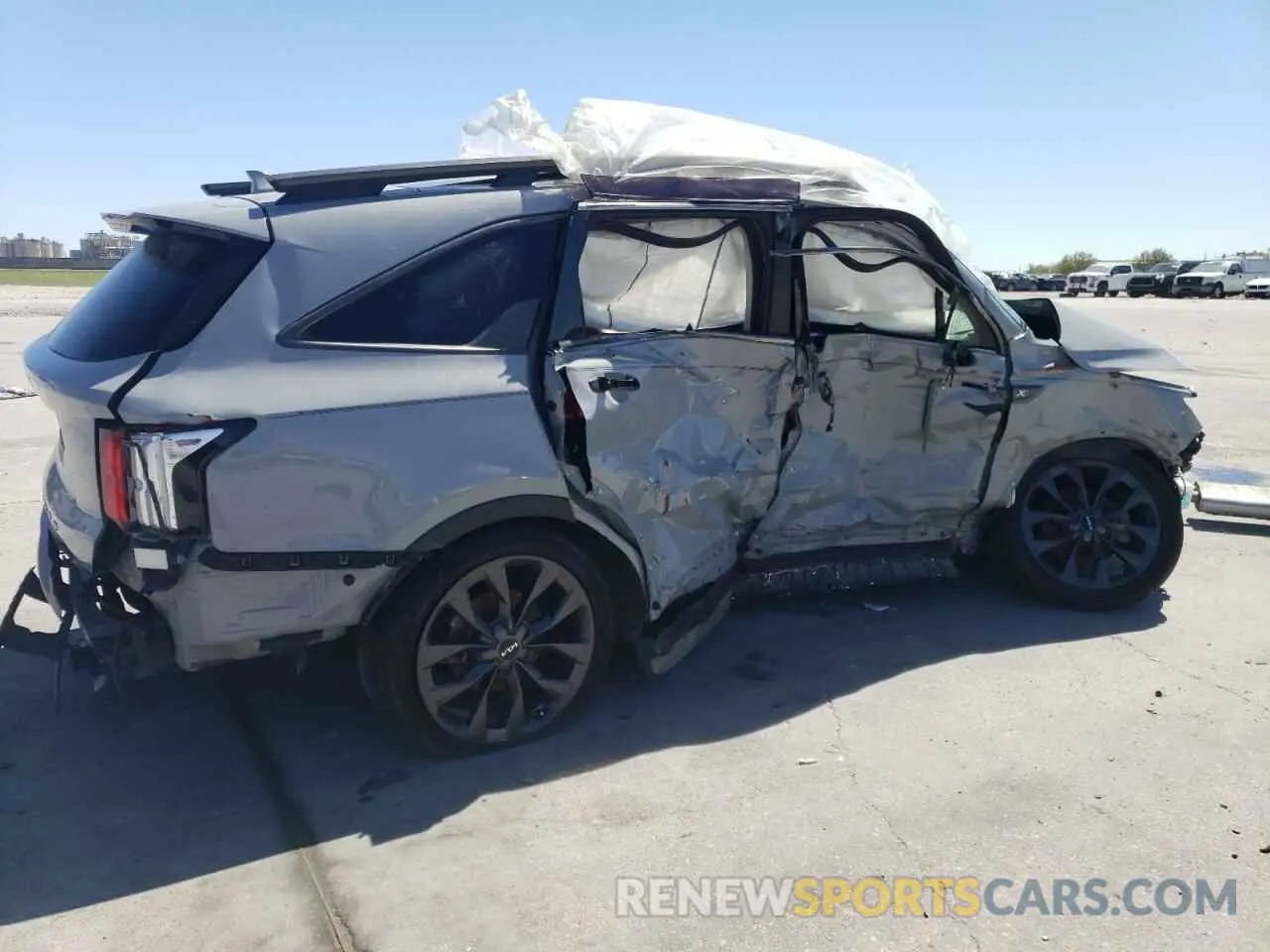 3 Photograph of a damaged car 5XYRKDLF5NG092457 KIA SORENTO 2022