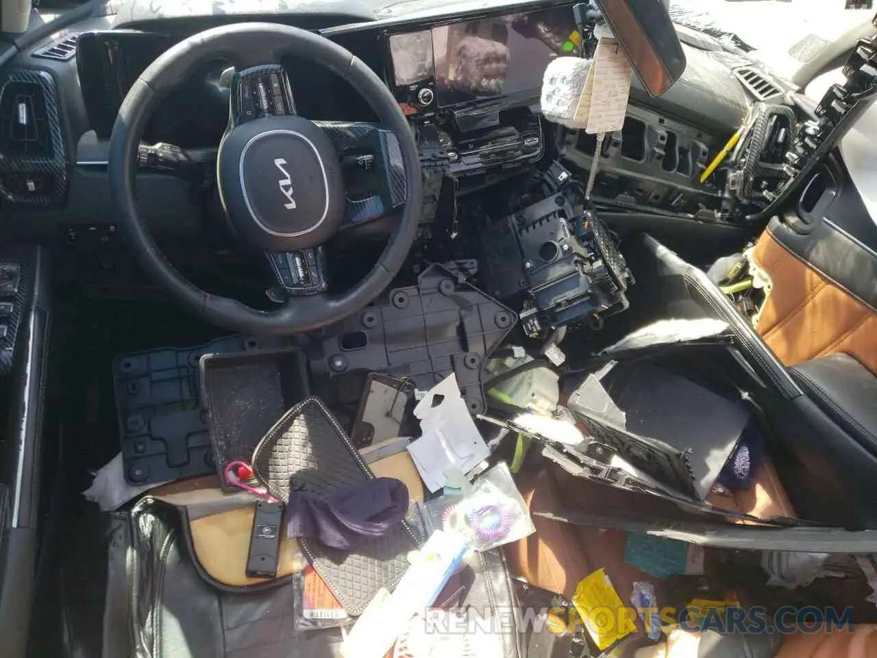 8 Photograph of a damaged car 5XYRKDLF5NG092457 KIA SORENTO 2022