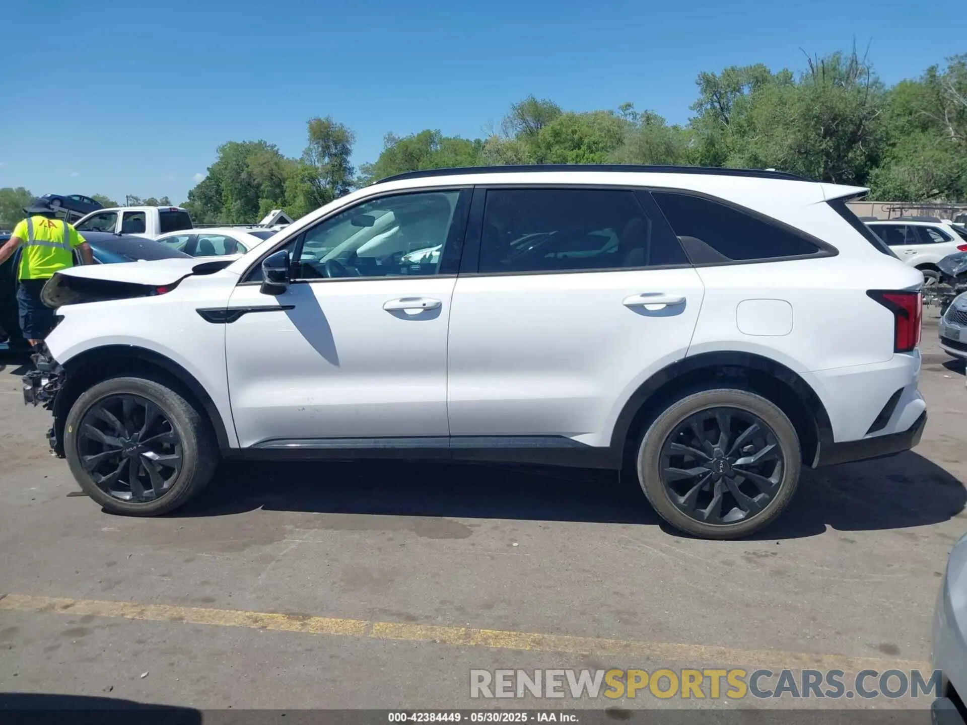14 Photograph of a damaged car 5XYRKDLF5NG110214 KIA SORENTO 2022
